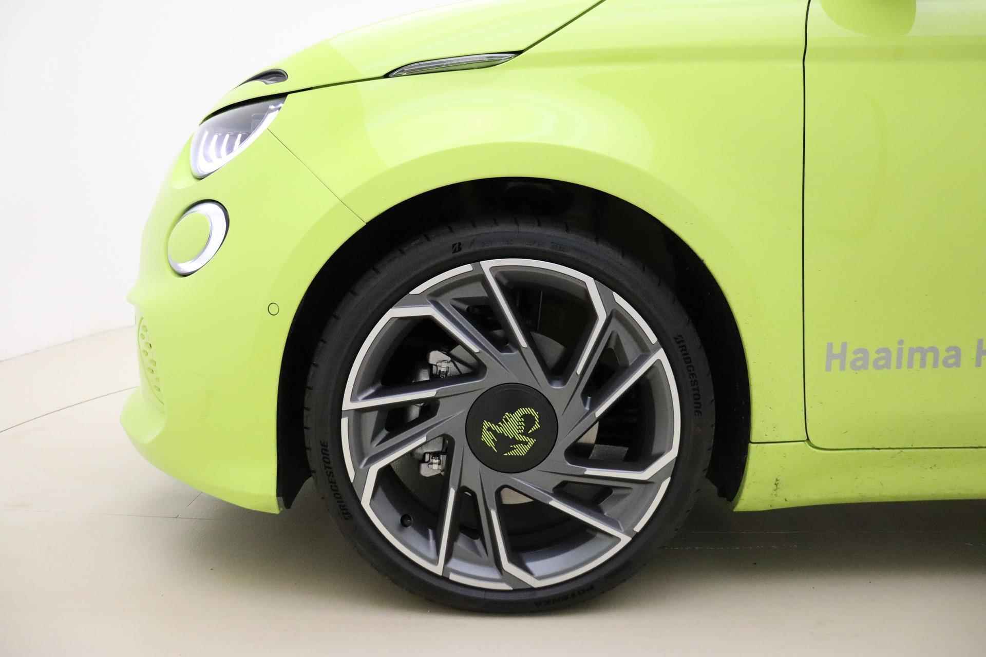 Fiat 500 Abarth Turismo 42 kWh | Acid Green | Alcantara sportinterieur | Full LED koplampen | Panoramadak | Navi | Camera | Dodehoek detectie - 19/46