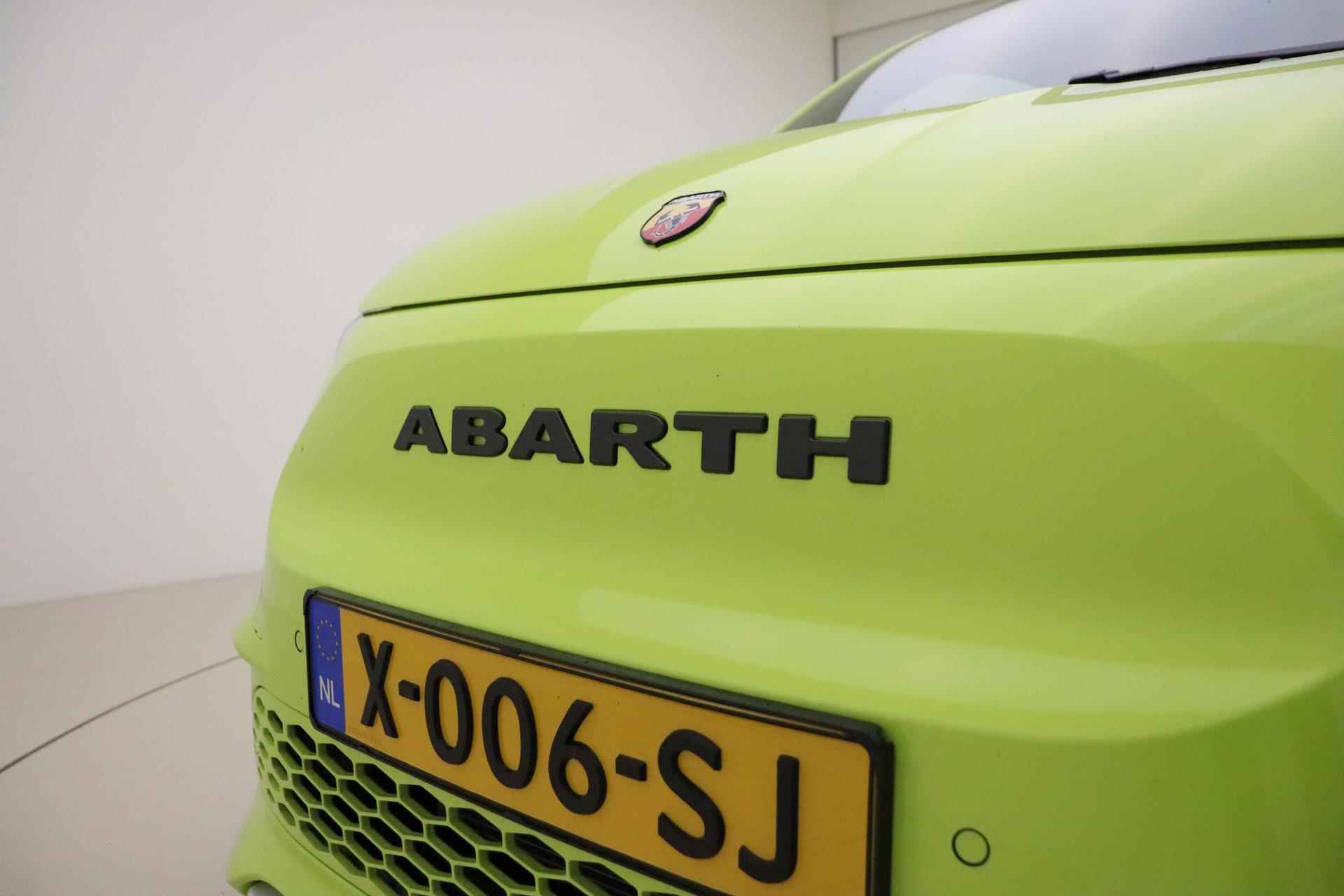 Fiat 500 Abarth Turismo 42 kWh | Acid Green | Alcantara sportinterieur | Full LED koplampen | Panoramadak | Navi | Camera | Dodehoek detectie - 21/46