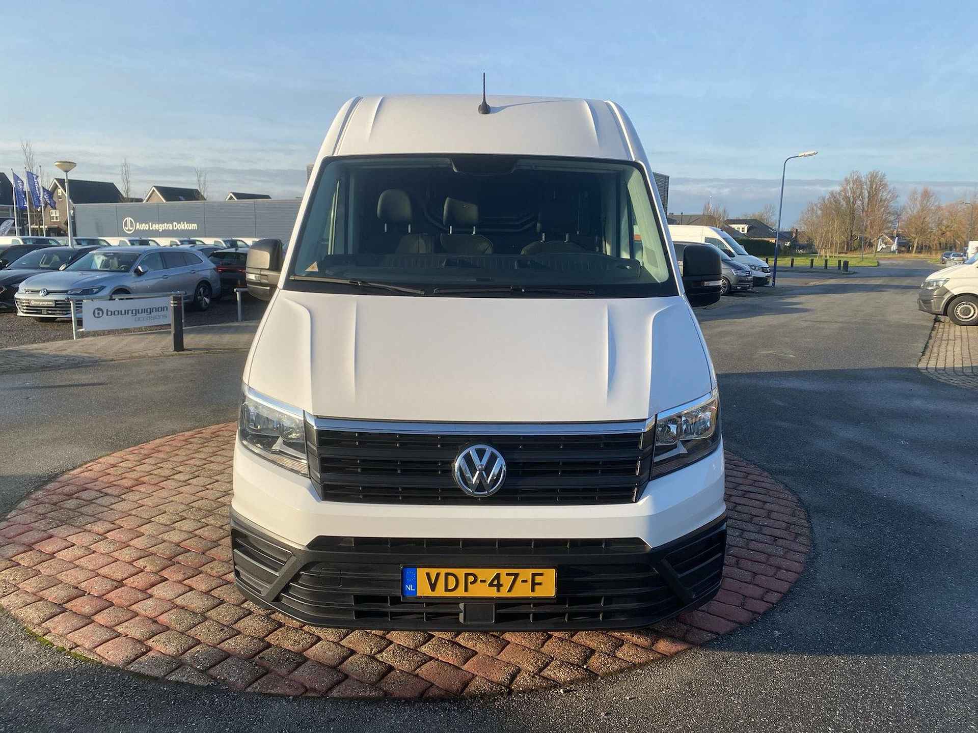 Volkswagen Crafter 35 2.0 TDI L3H3 Trendline | 140 pk |A-Camera | Betimmering | Trekhaak | - 10/18