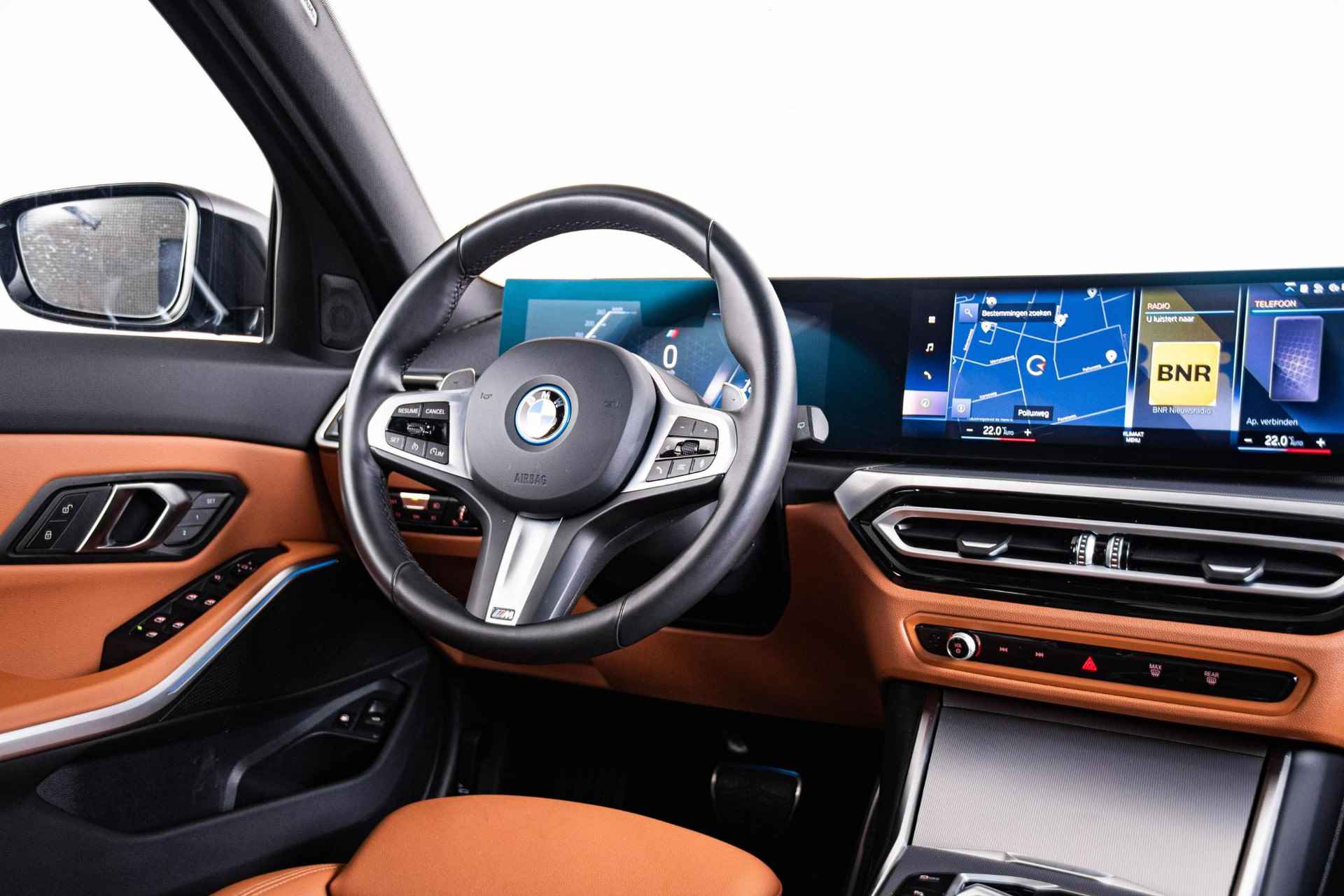 BMW 3-serie Touring 320e M Sport - Panoramadak - Comfort Access - Parking Assistant - HiFi System - Stoelen verwarmd en elektrisch verstelbaar - 51/63