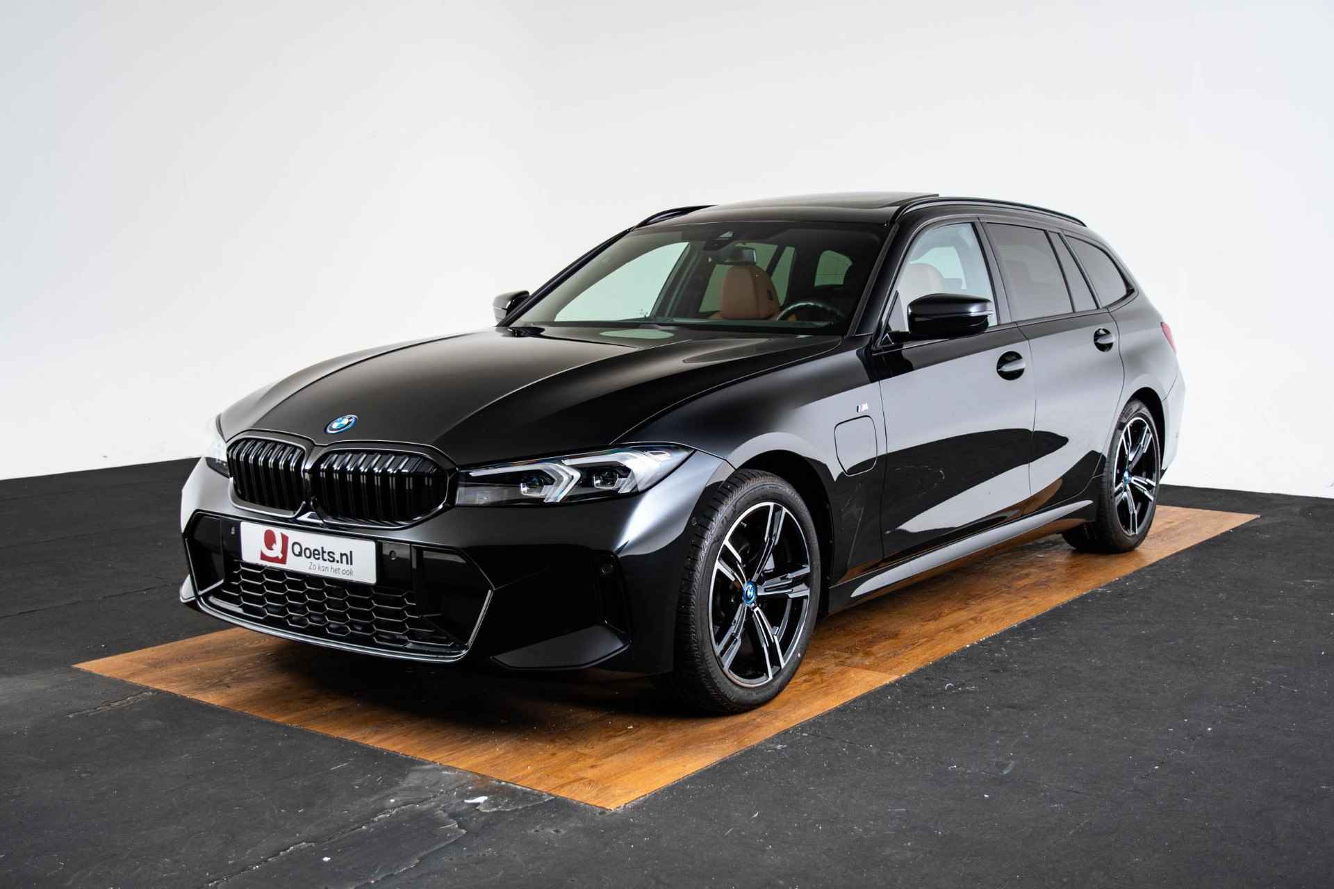 BMW 3-serie Touring 320e M Sport - Panoramadak - Comfort Access - Parking Assistant - HiFi System - Stoelen verwarmd en elektrisch verstelbaar - 60/63