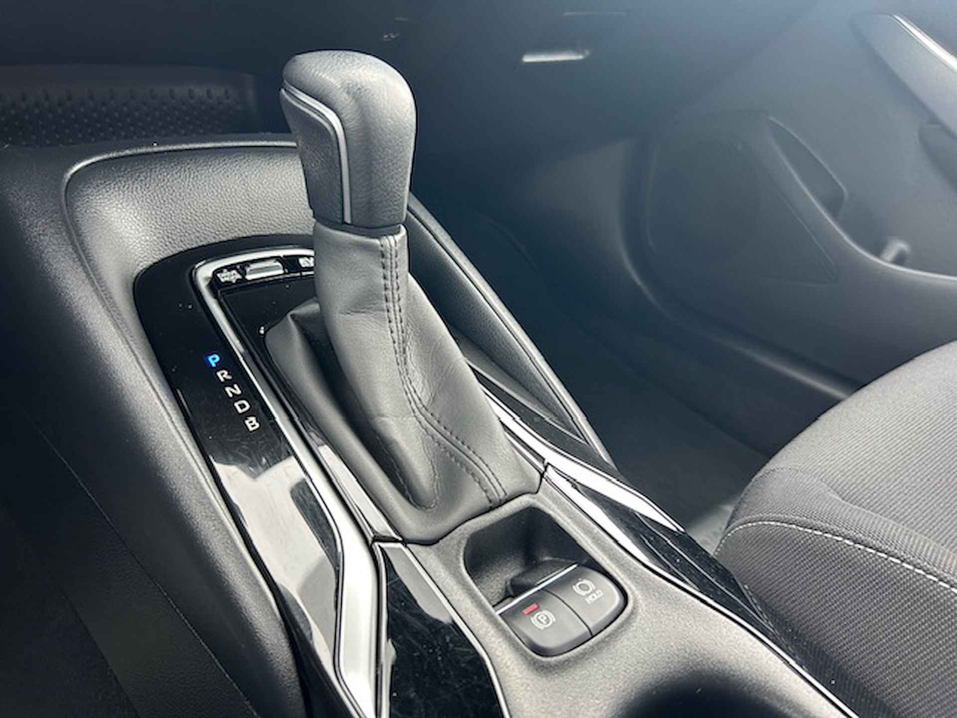 TOYOTA Corolla Touring Sports 1.8 Hybrid CVT Active | Navigatie | Camera | Climate control | All season banden | Apple carplay/ Android auto | Cruise conrol - 22/23