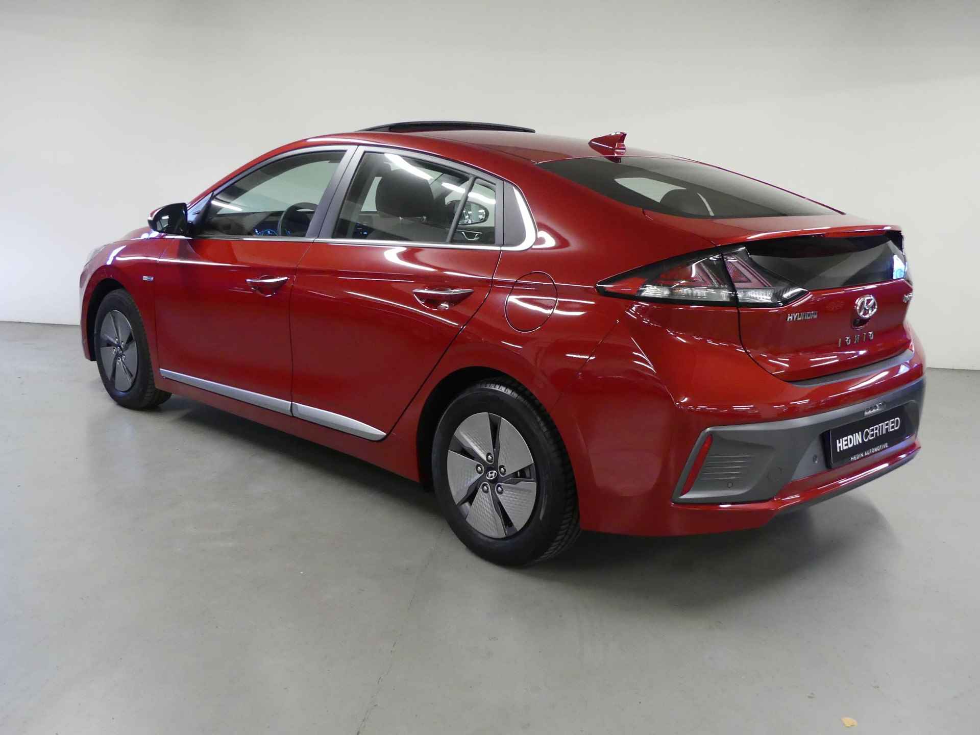 Hyundai IONIQ 1.6 GDi Premium - Plus | Leder | Schuifdak | Navigatie | Camera | Stoelventilatie | Stuurwielverwarming | Adaptive Cruise Control | LED - 9/35