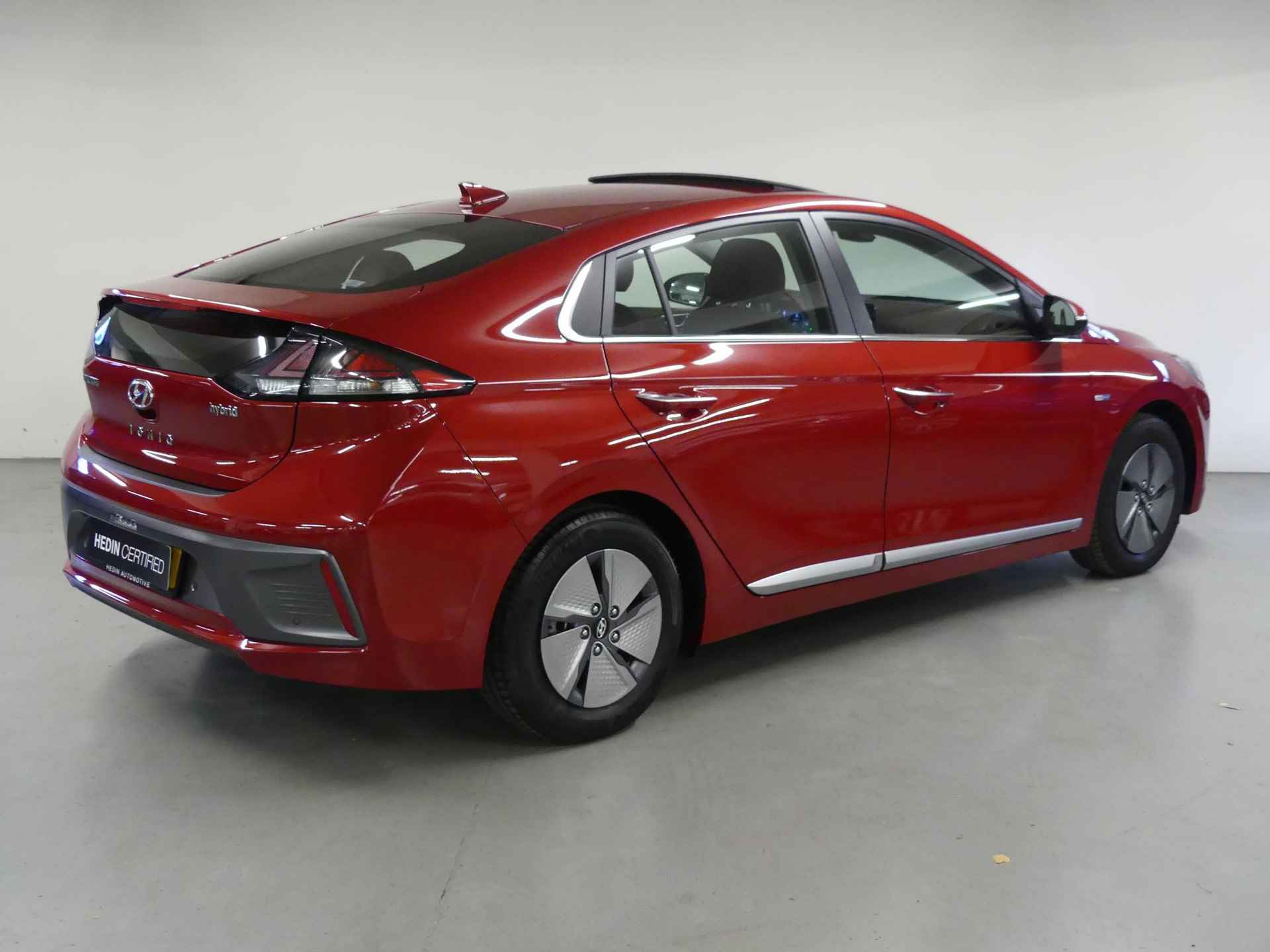 Hyundai IONIQ 1.6 GDi Premium - Plus | Leder | Schuifdak | Navigatie | Camera | Stoelventilatie | Stuurwielverwarming | Adaptive Cruise Control | LED - 10/35