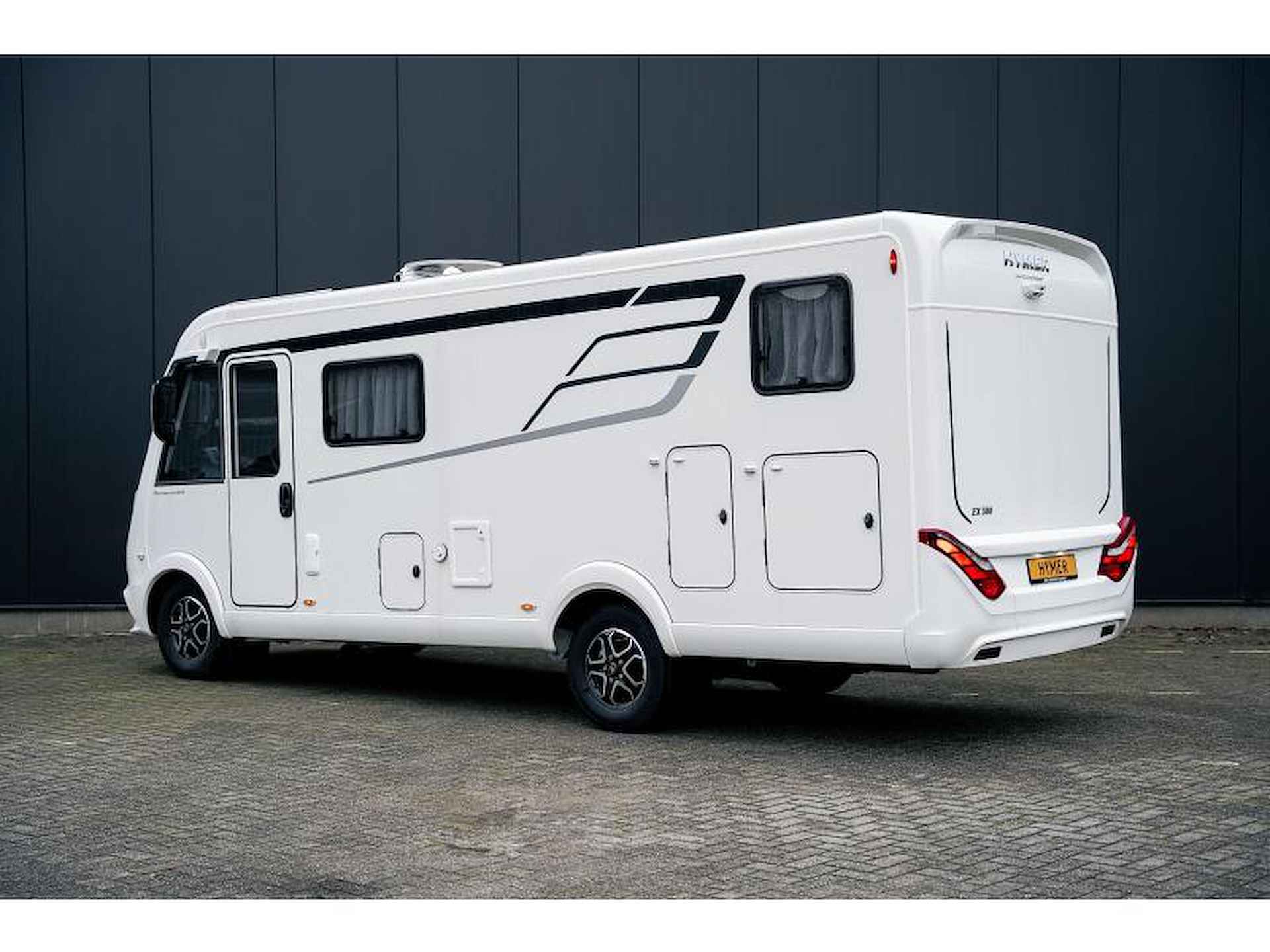 Hymer Exis-i 580 Pure uitvoering - 4/25