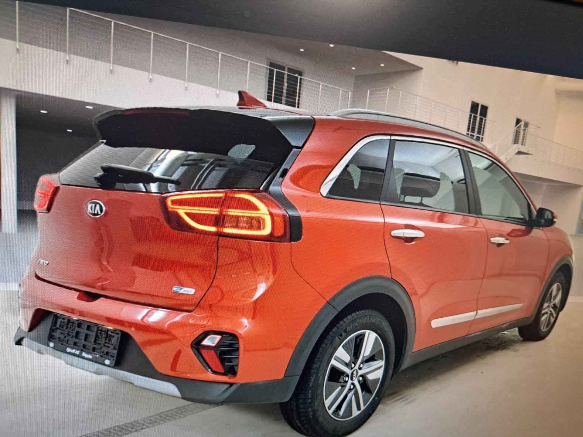 Kia e-Niro 1.6 GDi Hybrid 141pk DCT6 DynamicLine Navigatie - 3/6