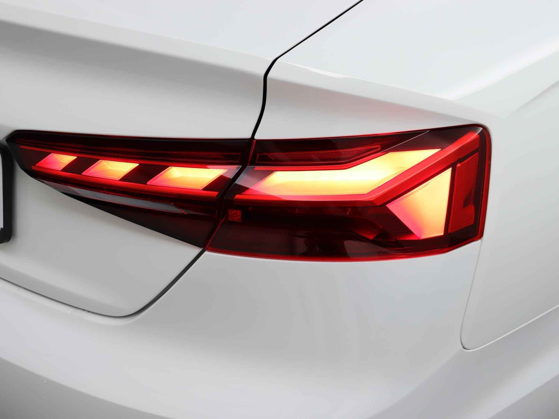 Audi A5 Sportback 35 TFSI S edition Competition | Matrix LED | Optiek Zwart | Apple CarPlay | Parkeerhulp | LED | 19" | Stoelverwarming | S-Line | - 12/54