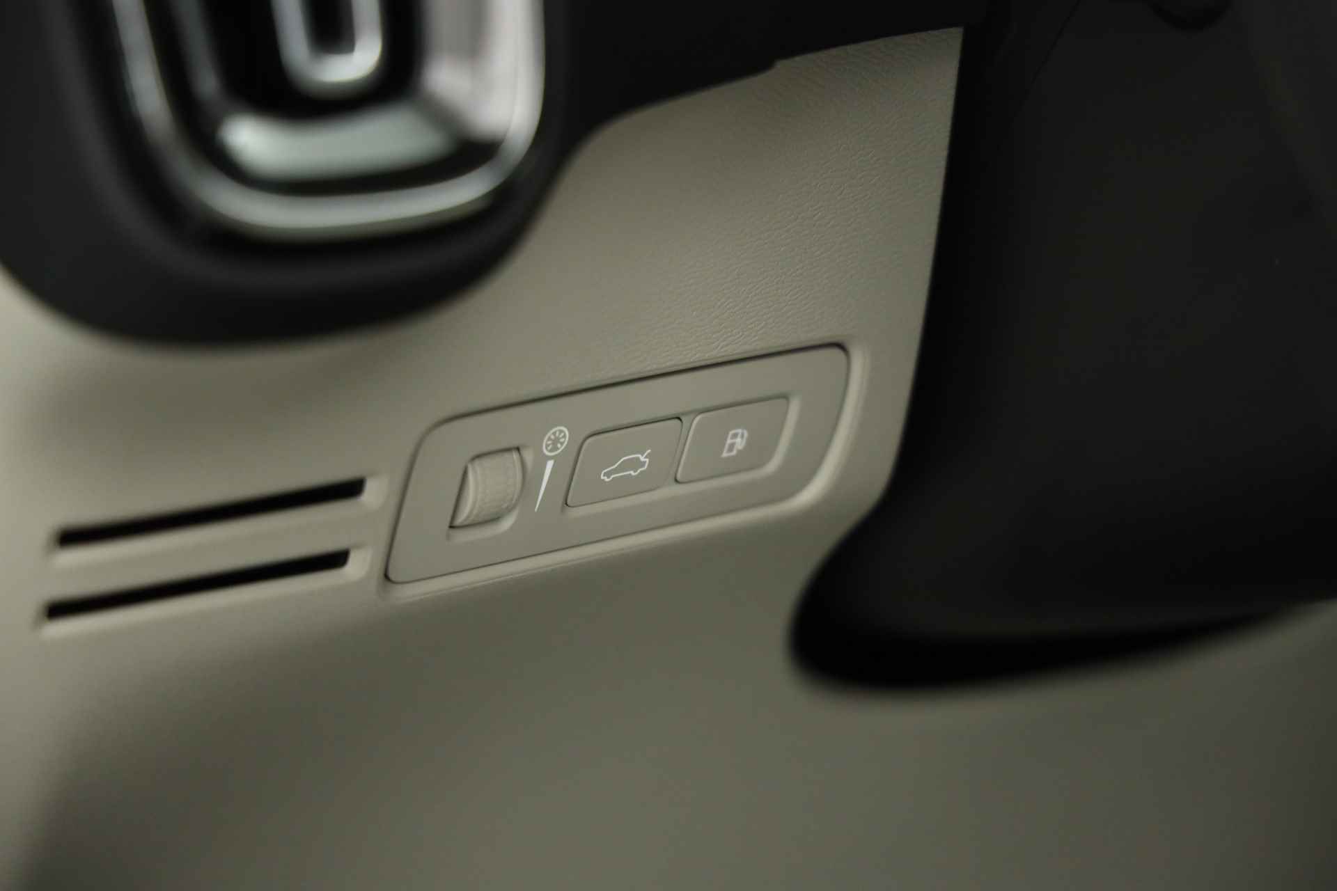 Volvo XC40 1.5 T4 Recharge Ultimate Dark | Facelift | Pano | 20" | Leder | Navi | Camera | Keyless | Elek. Achterklep - 10/35