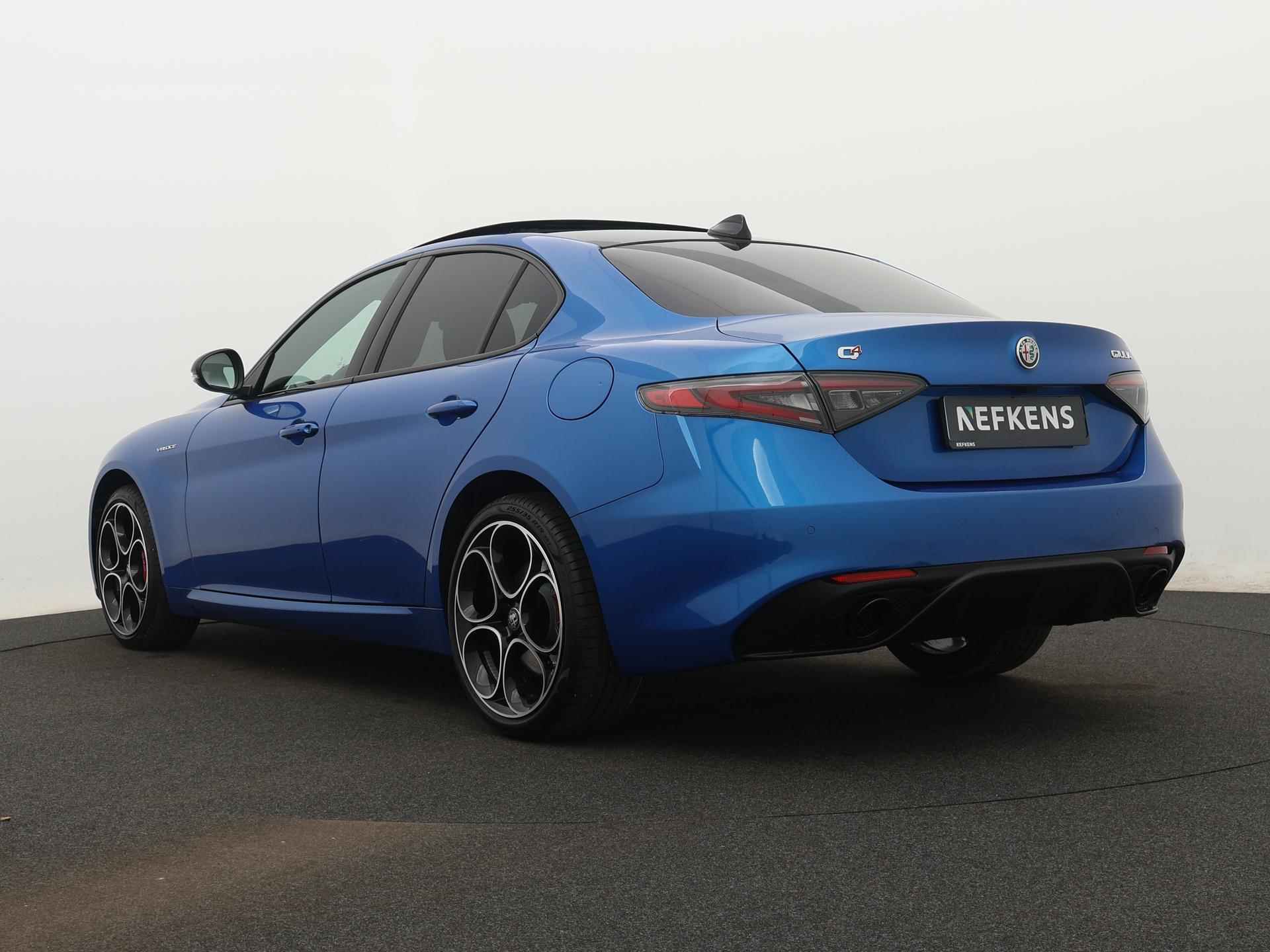 Alfa Romeo Giulia 2.0 T GME AWD Veloce 280PK | Navigatie | Panoramadak | LED Matrix koplampen | Harman Kardon Sound | Alarm Klasse 3 + Peilzender in de prijs inbegrepen - 6/41