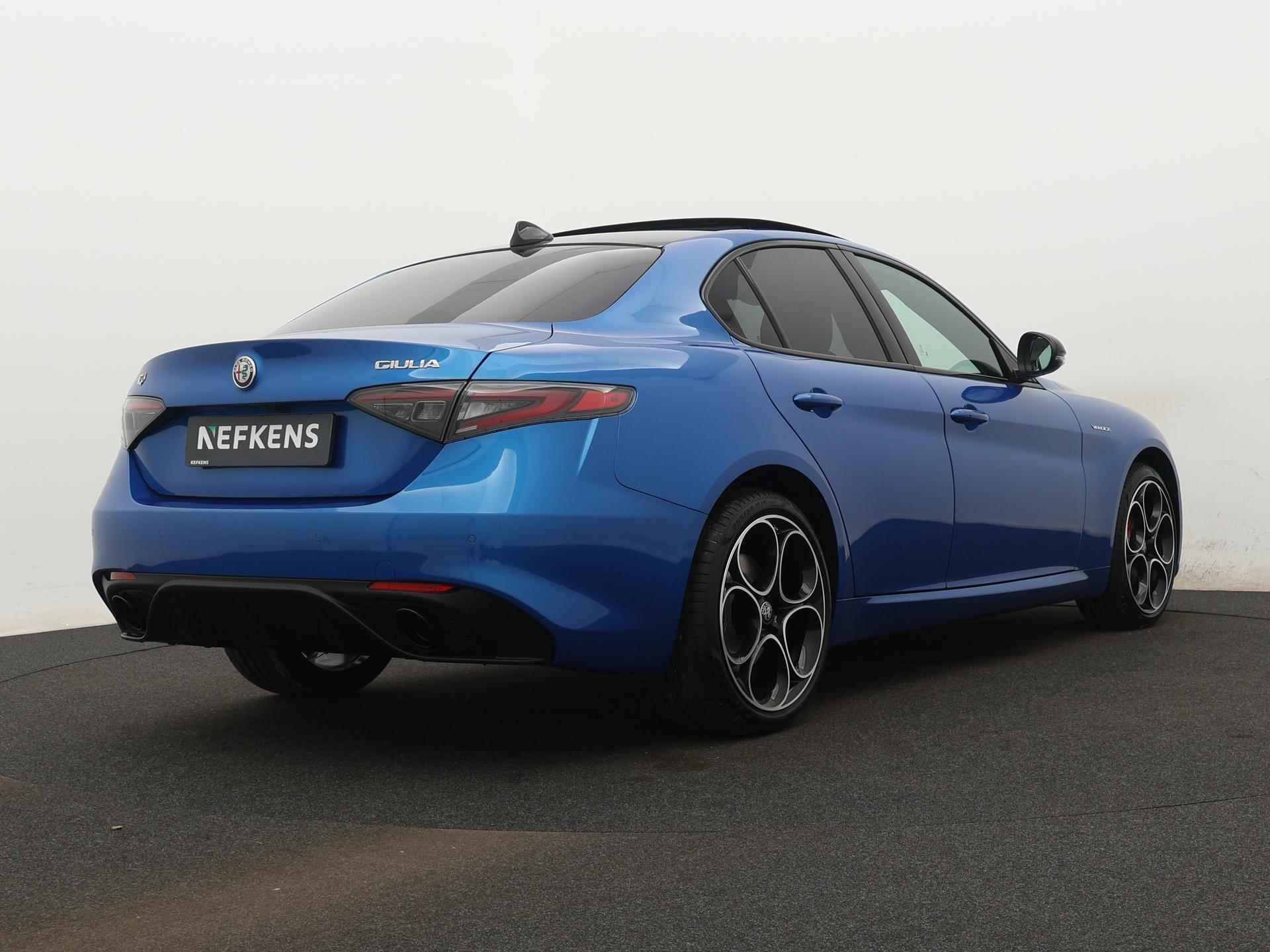 Alfa Romeo Giulia 2.0 T GME AWD Veloce 280PK | Navigatie | Panoramadak | LED Matrix koplampen | Harman Kardon Sound | Alarm Klasse 3 + Peilzender in de prijs inbegrepen - 8/41