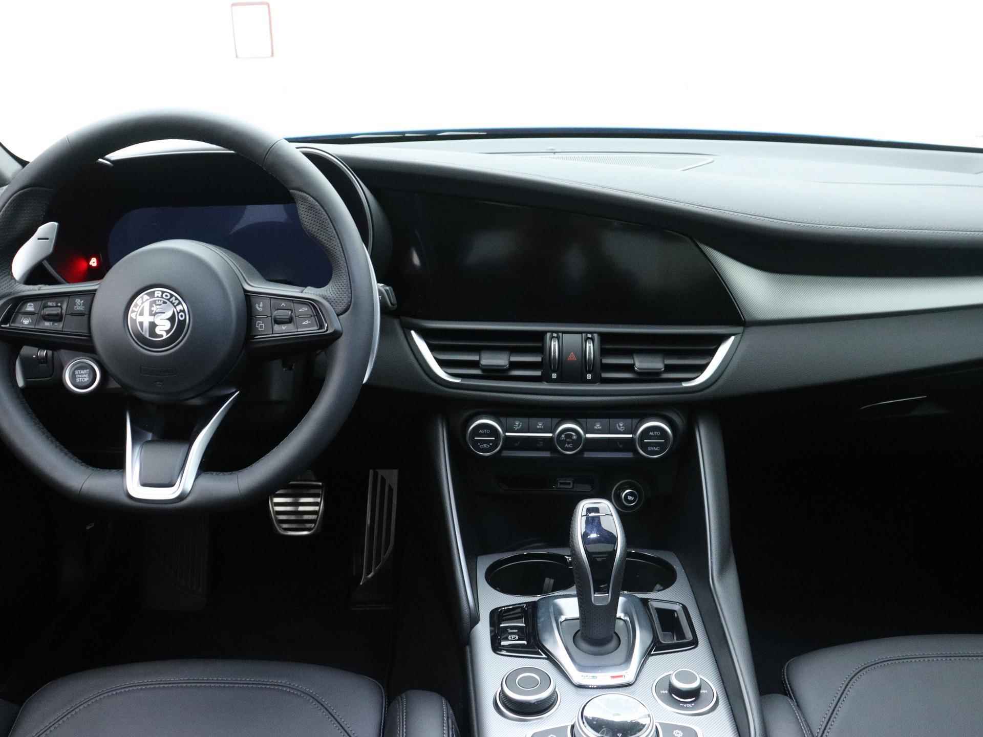 Alfa Romeo Giulia 2.0 T GME AWD Veloce 280PK | Navigatie | Panoramadak | LED Matrix koplampen | Harman Kardon Sound | Alarm Klasse 3 + Peilzender in de prijs inbegrepen - 11/41