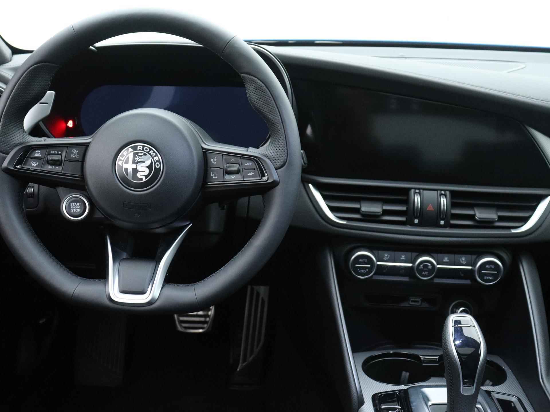 Alfa Romeo Giulia 2.0 T GME AWD Veloce 280PK | Navigatie | Panoramadak | LED Matrix koplampen | Harman Kardon Sound | Alarm Klasse 3 + Peilzender in de prijs inbegrepen - 12/41