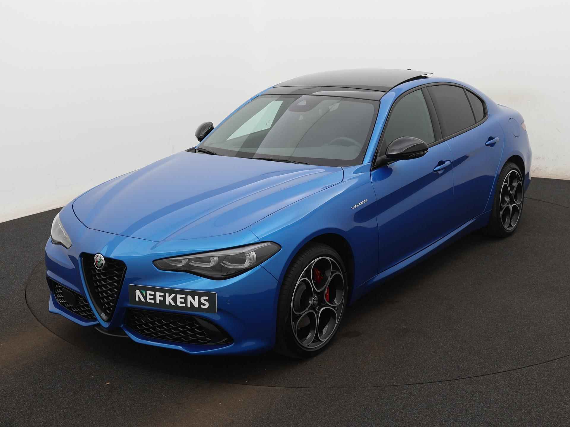 Alfa Romeo Giulia 2.0 T GME AWD Veloce 280PK | Navigatie | Panoramadak | LED Matrix koplampen | Harman Kardon Sound | Alarm Klasse 3 + Peilzender in de prijs inbegrepen - 26/41