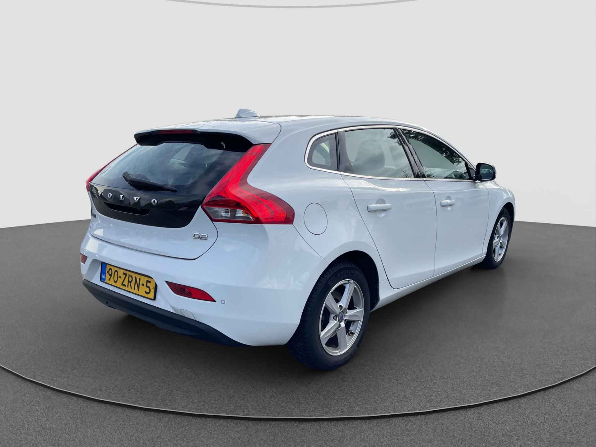 Volvo V40 1.6 D2 Momentum Camera | Navigatie - 7/30