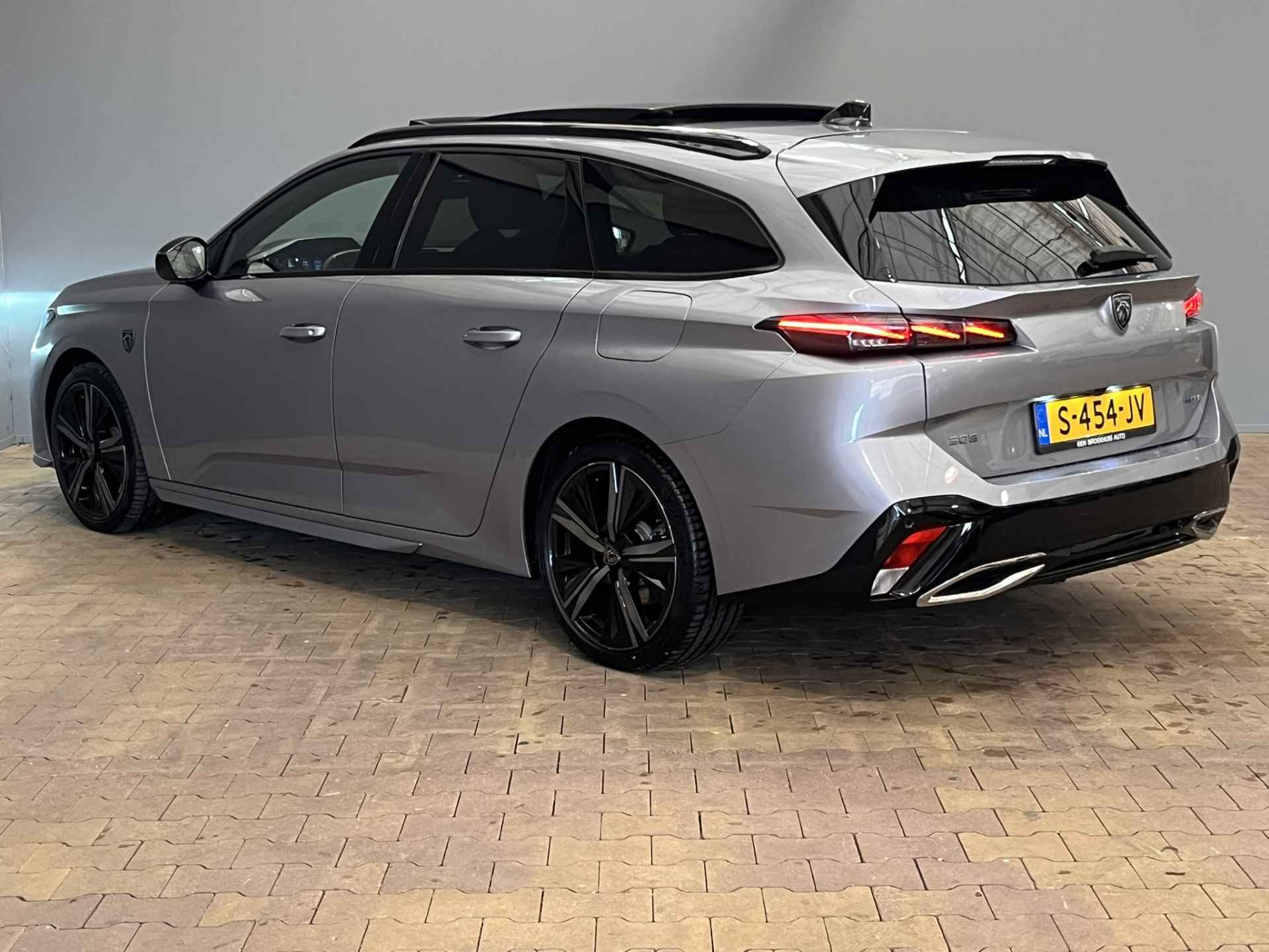 Peugeot 308 SW 1.6 180PK Hybrid GT | Panoramadak | Trekhaak | Elek.Stoel | Geheugen | Massage | Alcantara/Leder | Elek.Klep | 360 Camera | Stoelverwarming | Stuurverwarming | Carplay | Navigatie | Dode hoek | Bluetooth | - 3/39