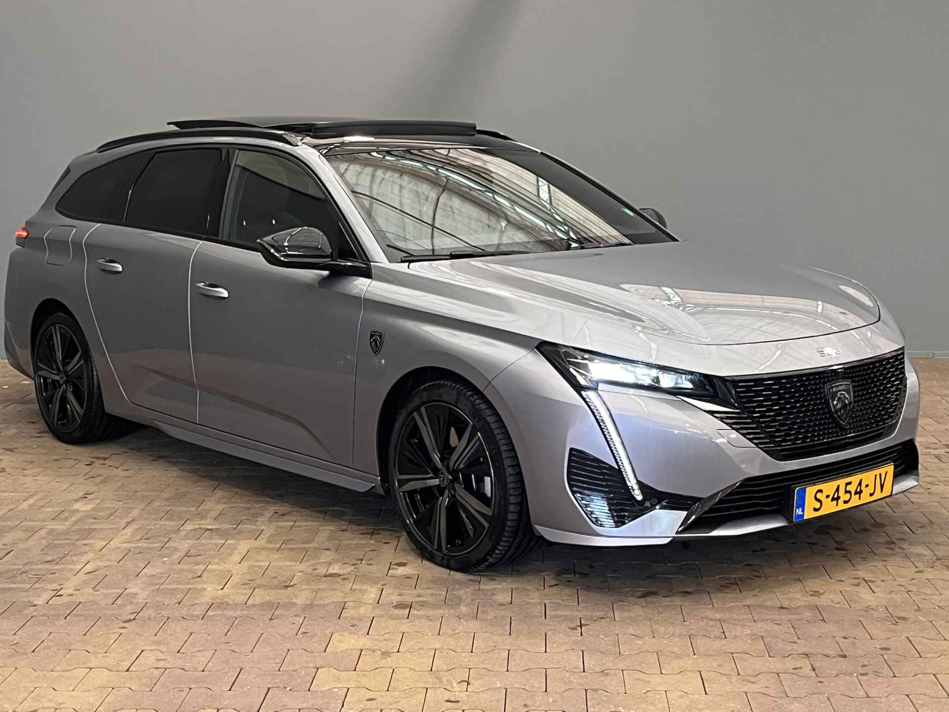 Peugeot 308 SW 1.6 180PK Hybrid GT | Panoramadak | Trekhaak | Elek.Stoel | Geheugen | Massage | Alcantara/Leder | Elek.Klep | 360 Camera | Stoelverwarming | Stuurverwarming | Carplay | Navigatie | Dode hoek | Bluetooth | - 13/39