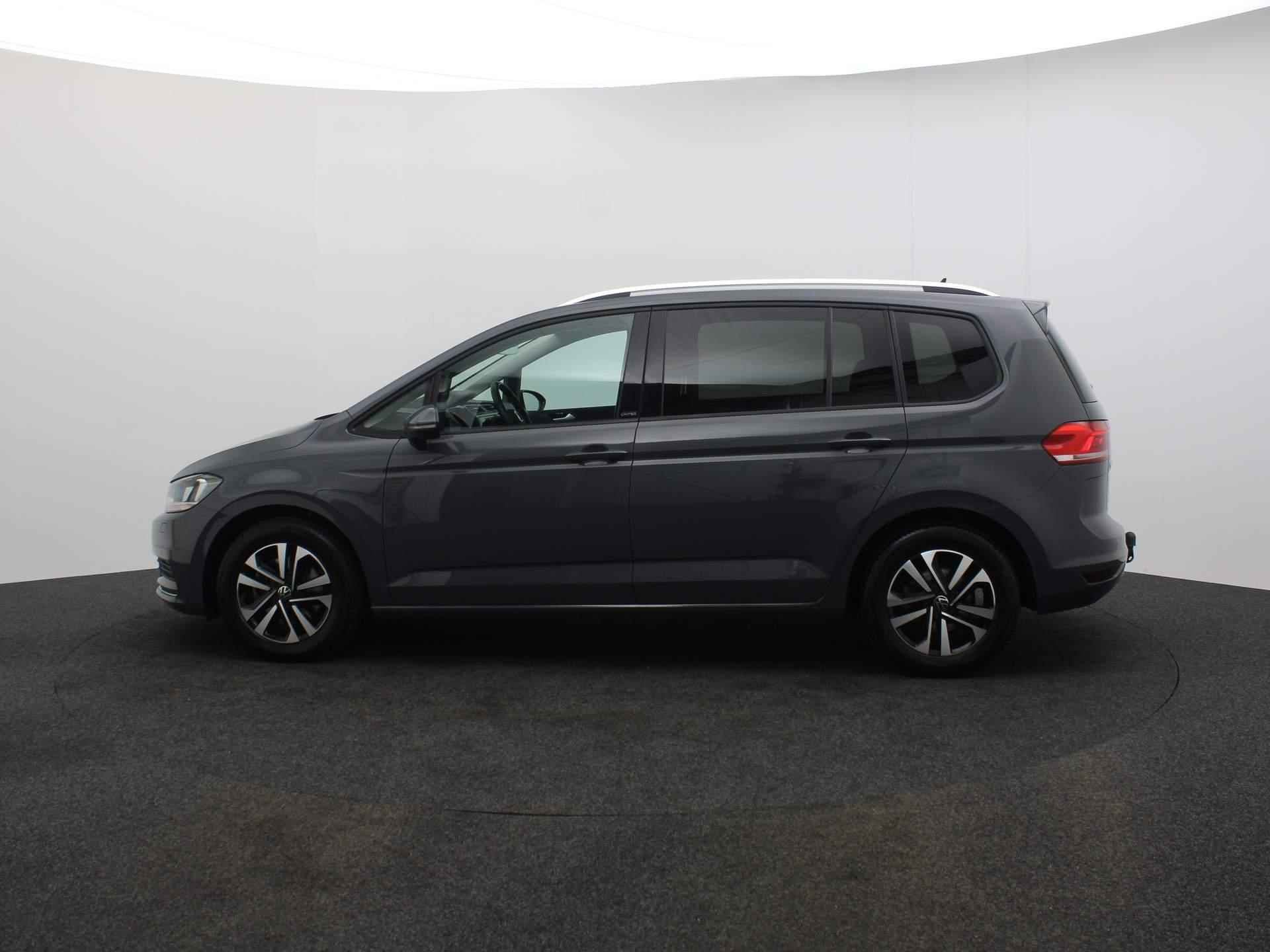 Volkswagen Touran Highline 7p. 1.5 TSI 150pk DSG Automaat Trekhaak, 3e zitrij, Adaptive cruise control, LED verlichting, Navigatie, Parkeersensoren, Stoelverwarming - 2/45