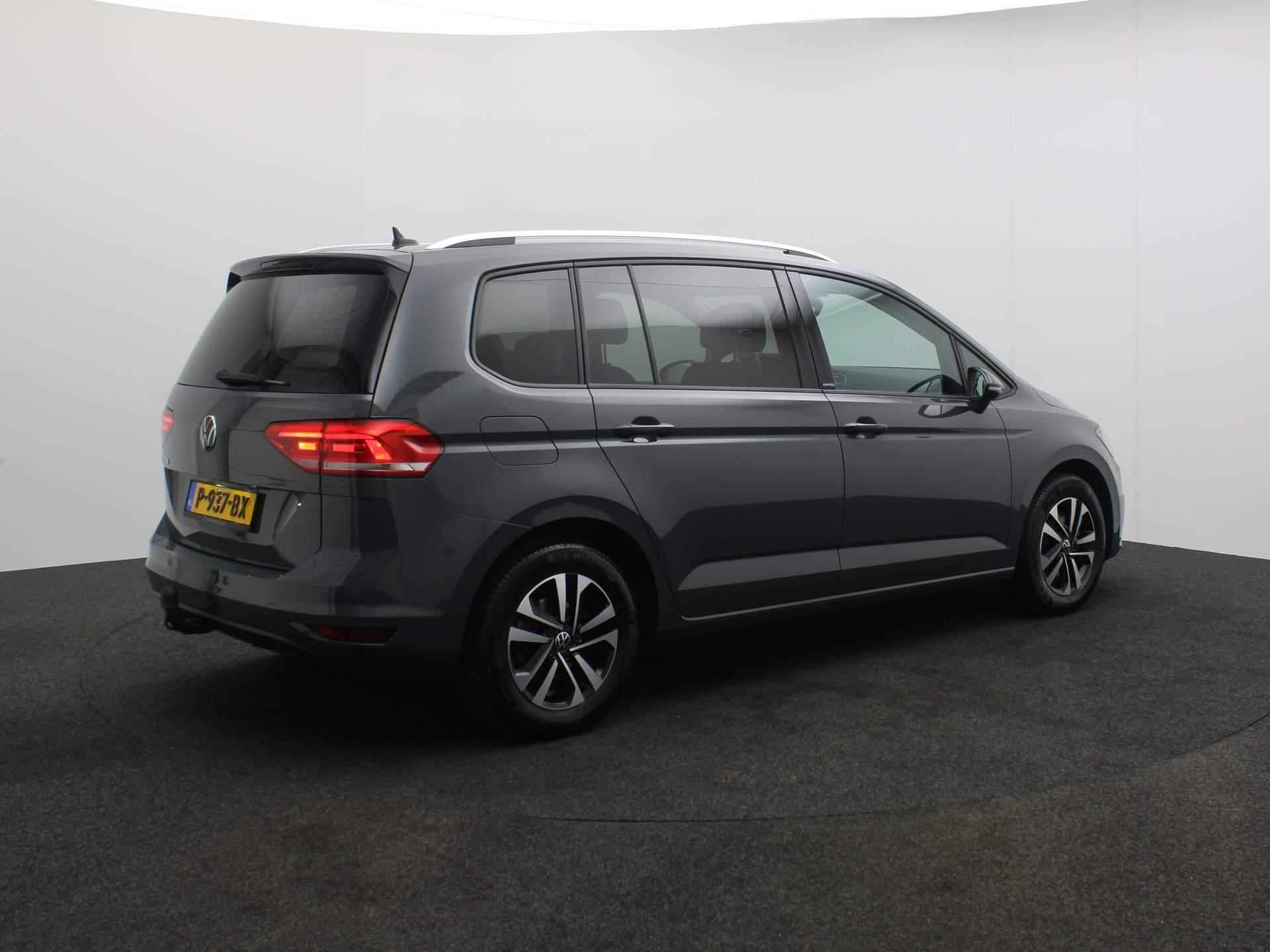 Volkswagen Touran Highline 7p. 1.5 TSI 150pk DSG Automaat Trekhaak, 3e zitrij, Adaptive cruise control, LED verlichting, Navigatie, Parkeersensoren, Stoelverwarming - 6/45