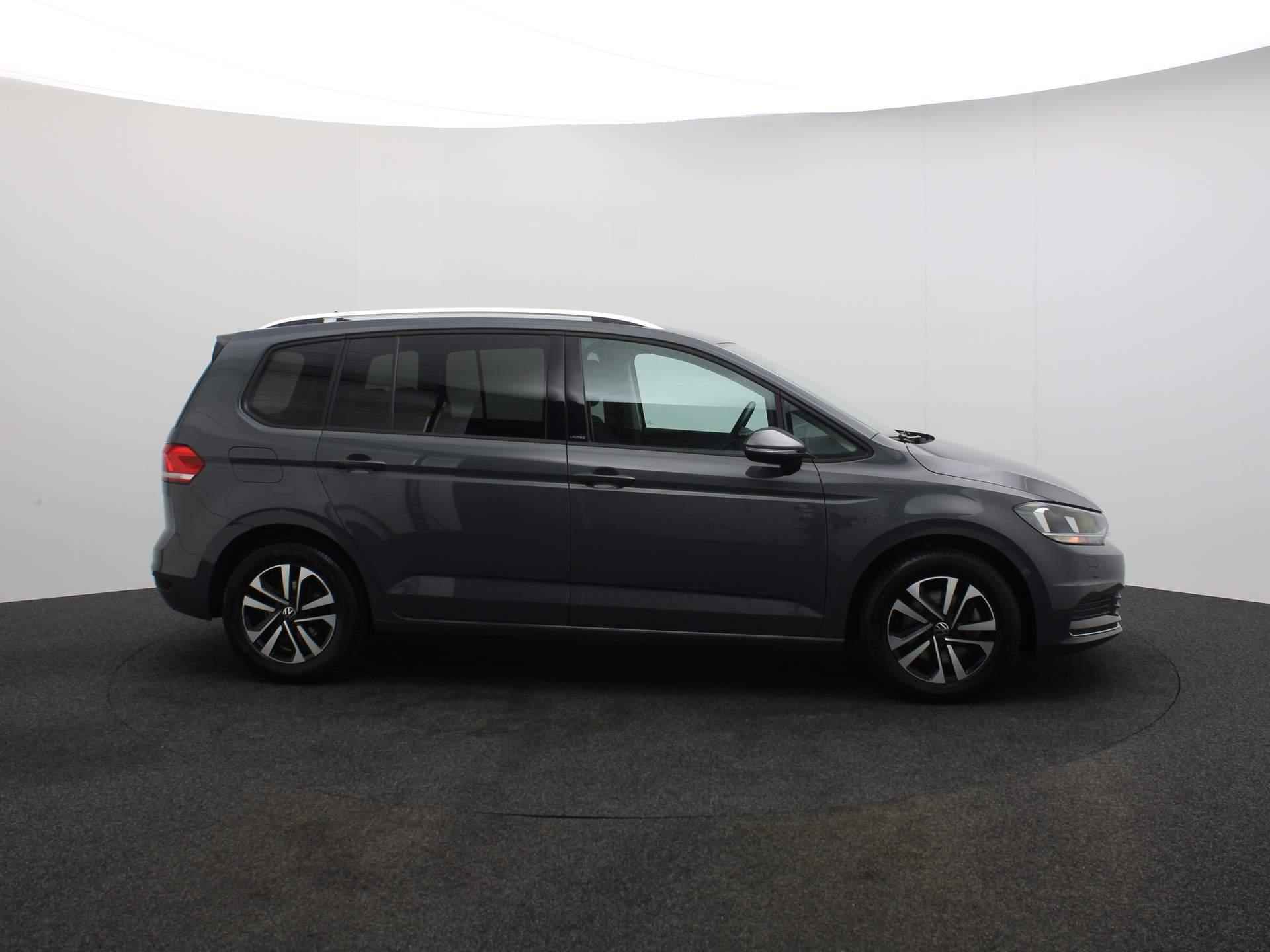 Volkswagen Touran Highline 7p. 1.5 TSI 150pk DSG Automaat Trekhaak, 3e zitrij, Adaptive cruise control, LED verlichting, Navigatie, Parkeersensoren, Stoelverwarming - 7/45