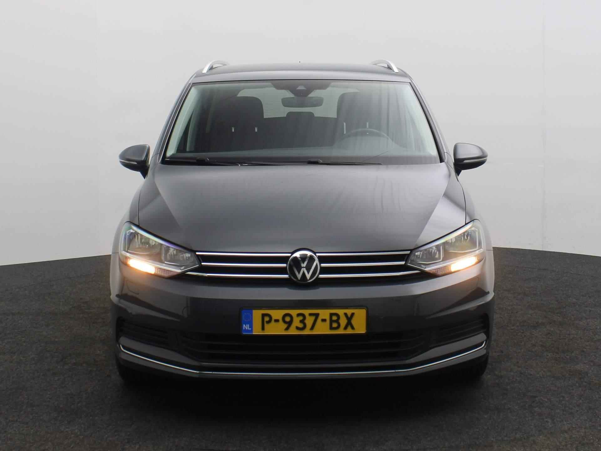 Volkswagen Touran Highline 7p. 1.5 TSI 150pk DSG Automaat Trekhaak, 3e zitrij, Adaptive cruise control, LED verlichting, Navigatie, Parkeersensoren, Stoelverwarming - 9/45