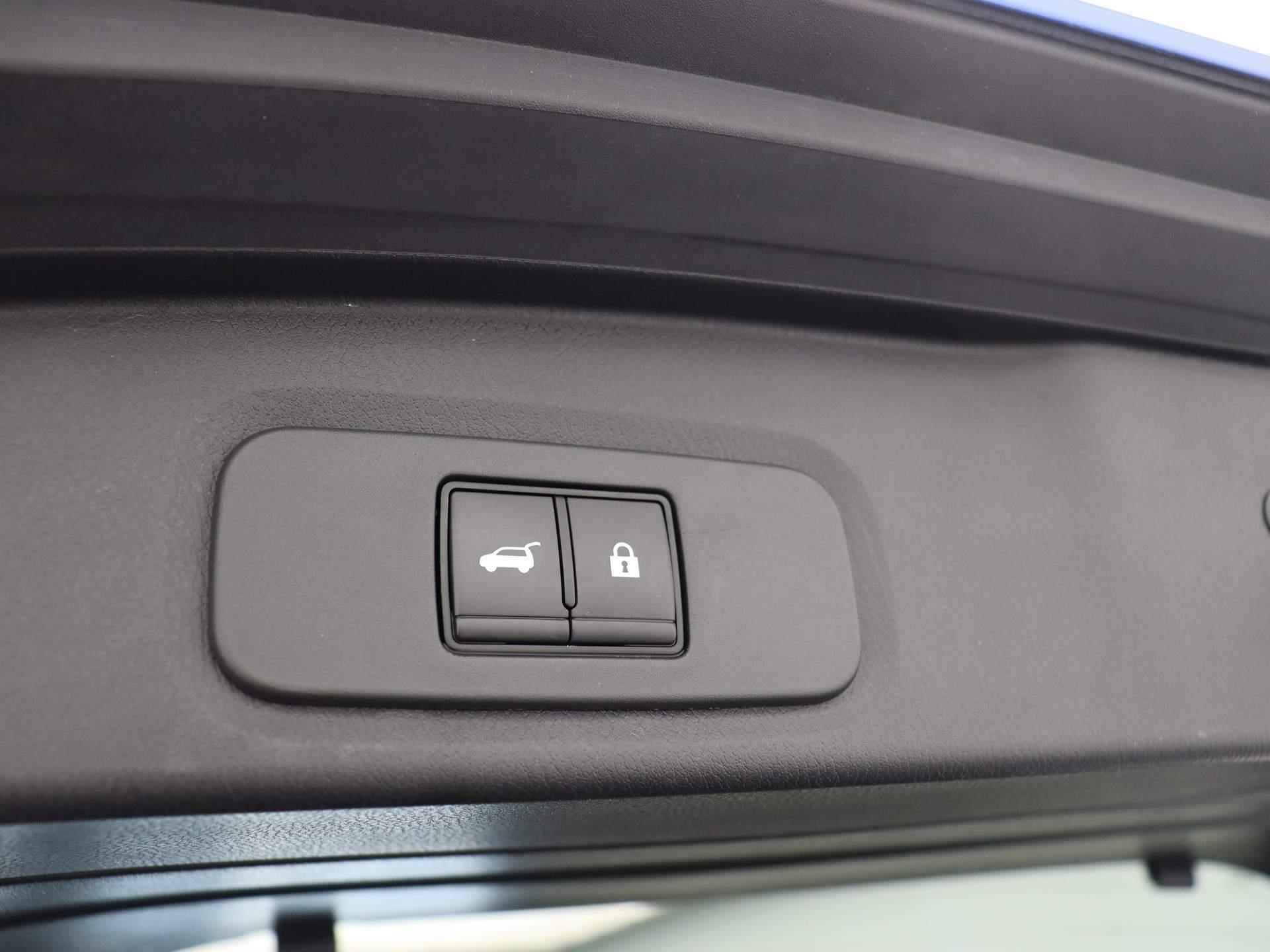 Nissan Qashqai 158pk MHEV Xtronic Tekna | Head Up Display | Rondom Camera's | Elektrisch Verstelbare Bestuurdersstoel | Elektrische Achterklep | - 15/39
