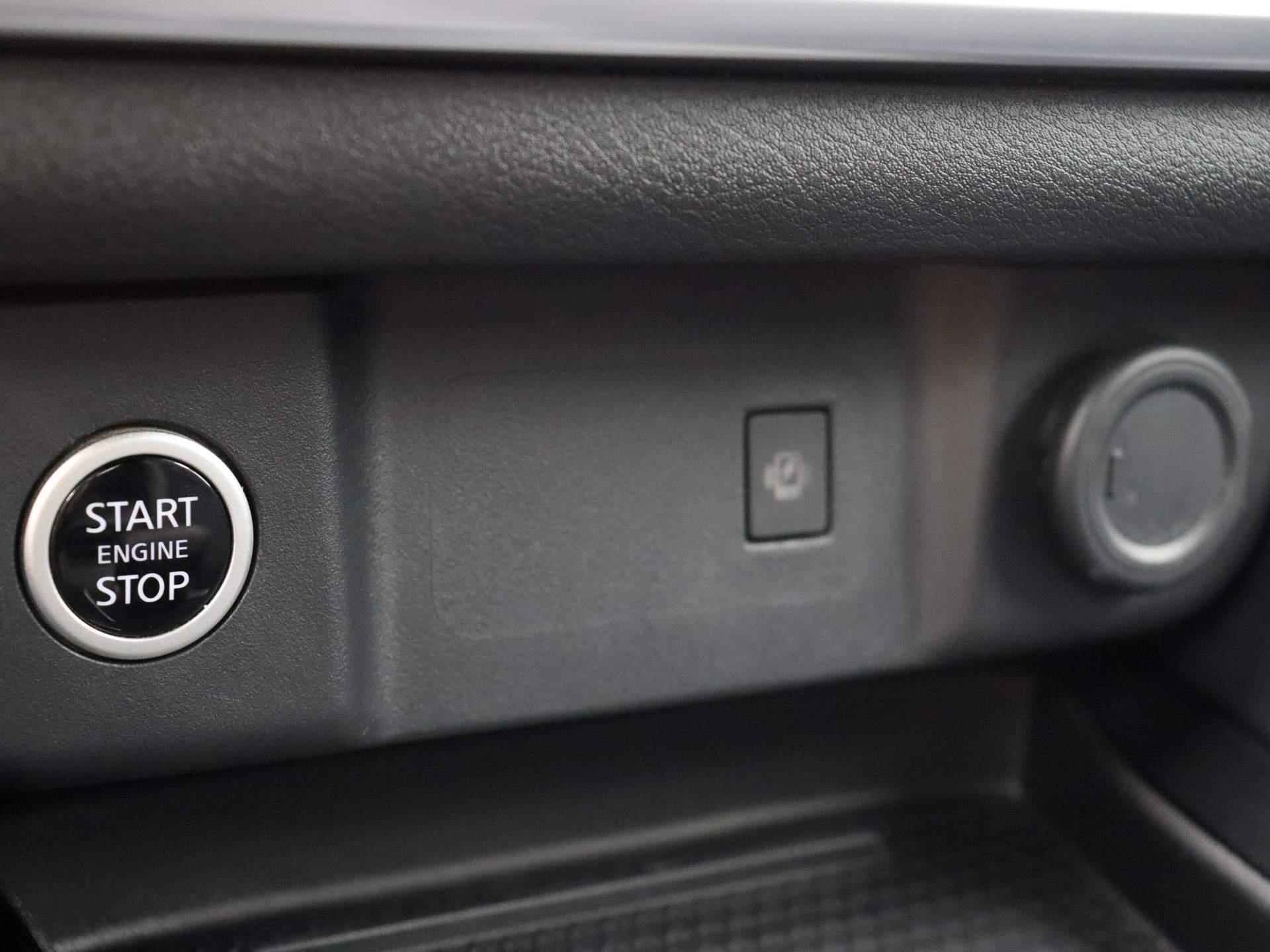 Nissan Qashqai 158pk MHEV Xtronic Tekna | Head Up Display | Rondom Camera's | Elektrisch Verstelbare Bestuurdersstoel | Elektrische Achterklep | - 29/39