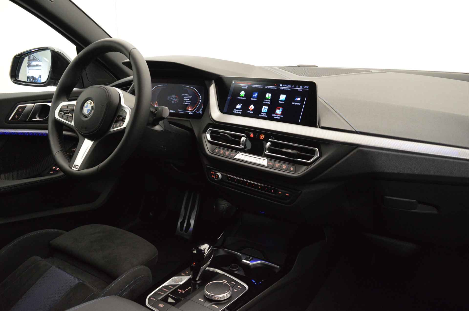 BMW 2 Serie Gran Coupé 220i M Sport High Executive Automaat / BMW M 50 Jahre uitvoering / M sportstoelen / Comfort Access / Live Cockpit Professional / Cruise Control / Stoelverwarming - 8/21