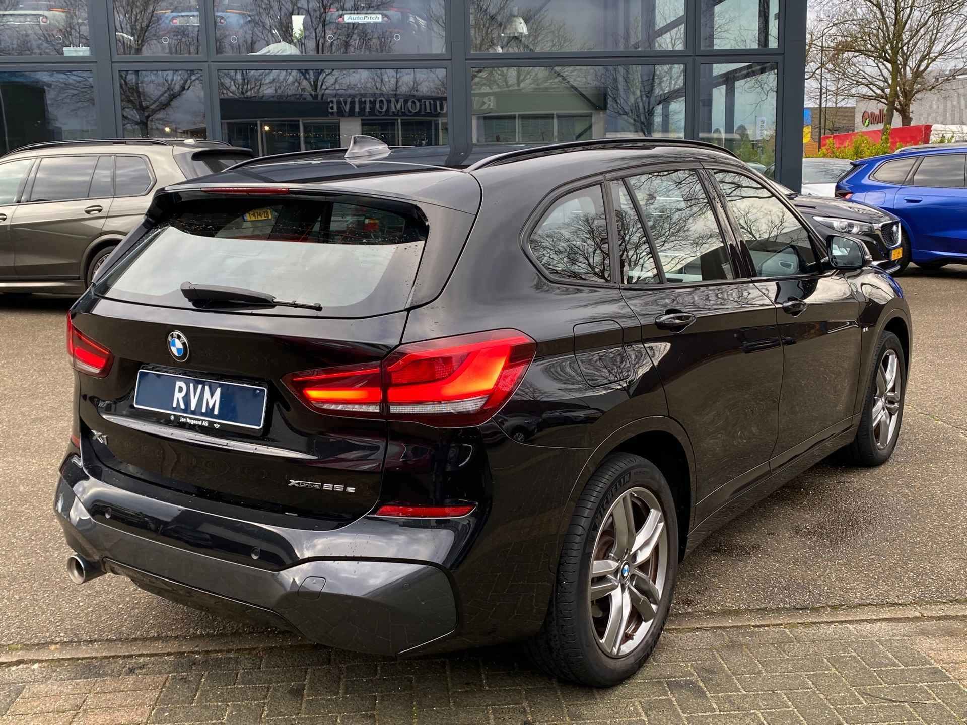 BMW X1 XDrive25e M SPORT VAN 34.900 VOOR 31.330 EINDEJAARSVOORDEEL 3.570,- | LEDER | NETTE AUTO - 6/36