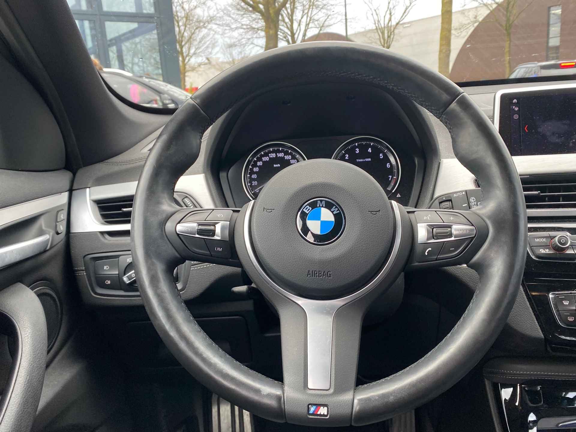 BMW X1 XDrive25e M SPORT VAN 34.900 VOOR 31.330 EINDEJAARSVOORDEEL 3.570,- | LEDER | NETTE AUTO - 16/36