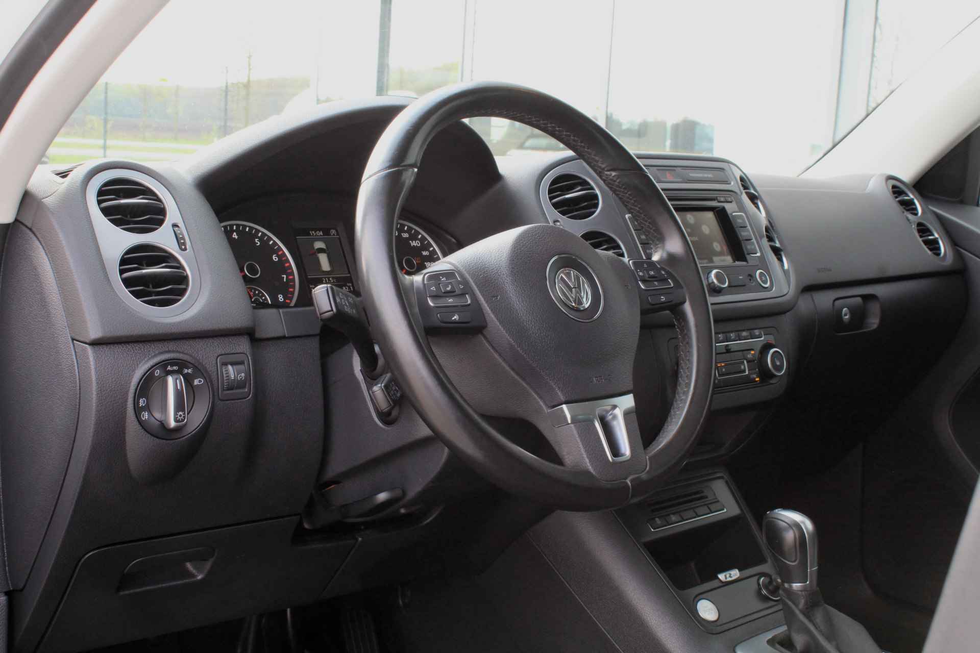 Volkswagen Tiguan 1.4 TSI 160pk DSG R-Line XENON PANO NAVI - 22/29