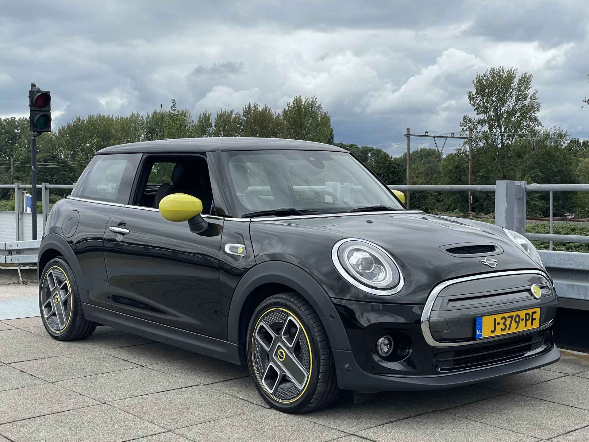 MINI Mini Electric Charged 33 kWh | Leder | Head-Up Display | Camera | Rijklaarprijs! | - 35/35