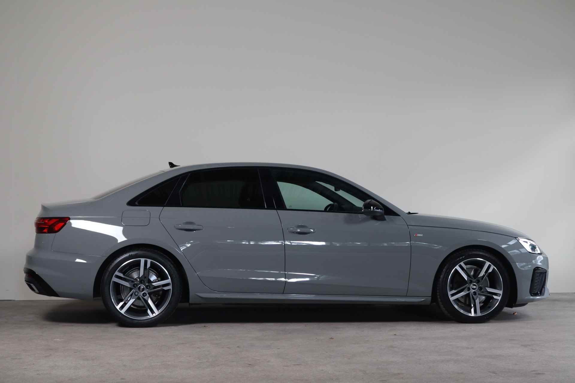 Audi A4 Limousine 35 TFSI S edition Competition NL-Auto!! Carplay I Dig.Display - 40/41