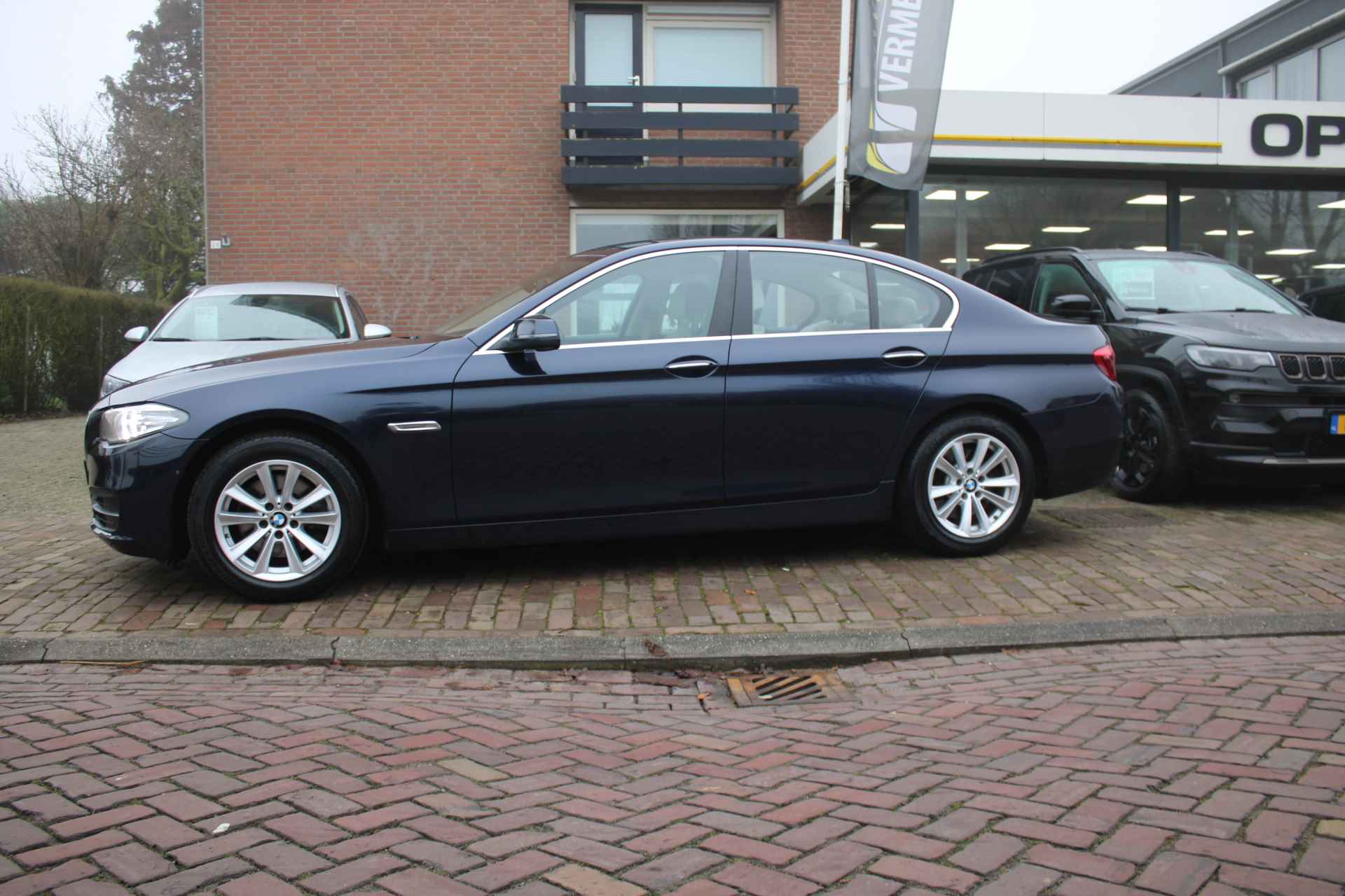 BMW 5-Serie 520i 184PK High Executive + 17"/ Navi/ Clima/ Cruise/ Leder/ Xenon/ Head-UP/ NL auto - 4/51