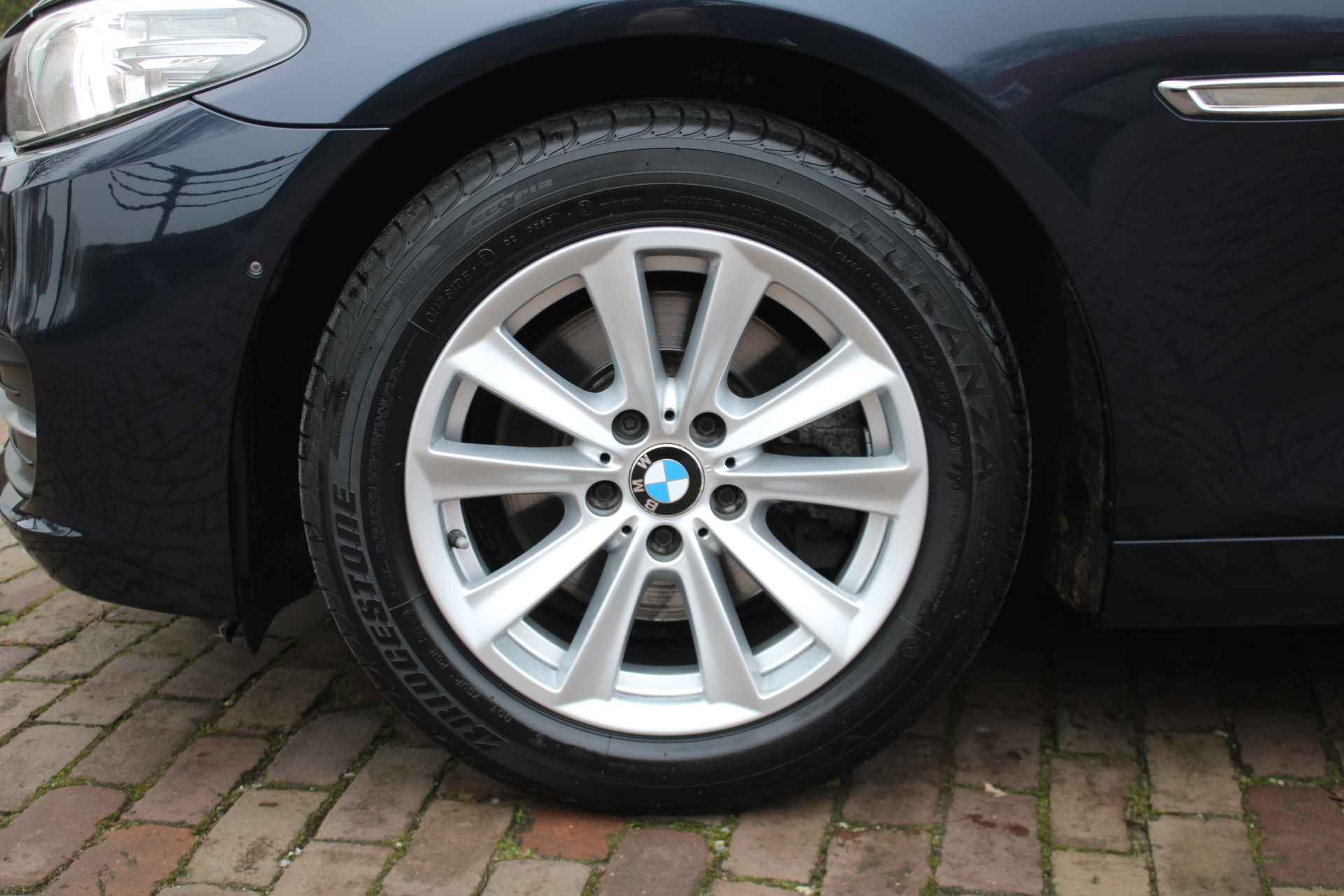 BMW 5-Serie 520i 184PK High Executive + 17"/ Navi/ Clima/ Cruise/ Leder/ Xenon/ Head-UP/ NL auto - 5/51