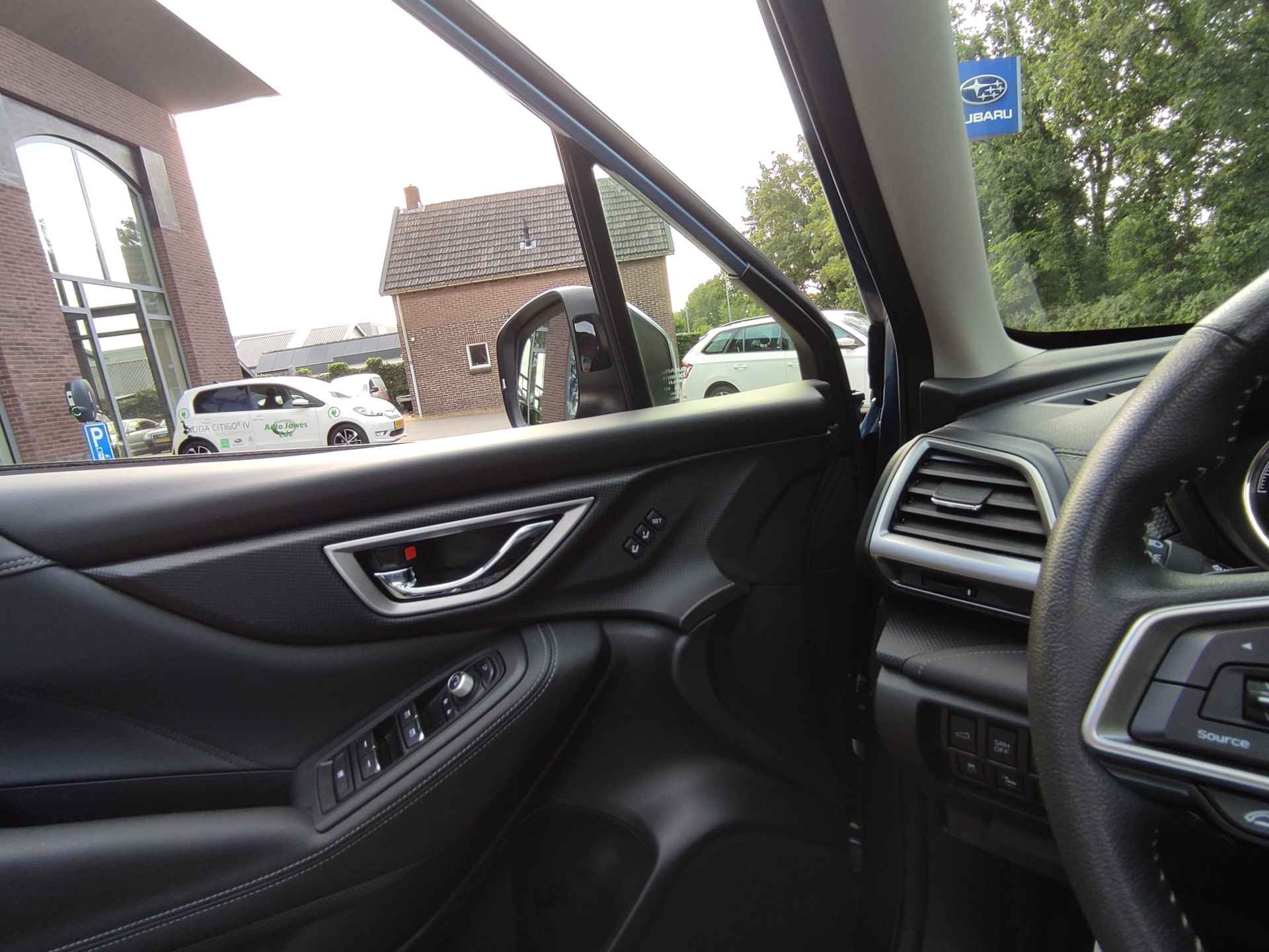 Subaru Forester 2.0i e-BOXER First Edition Afn.trekhaak - Panoramadak - Leder-  Blindspot detectie - Navigatie - Led verlichting - NL auto - 27/41