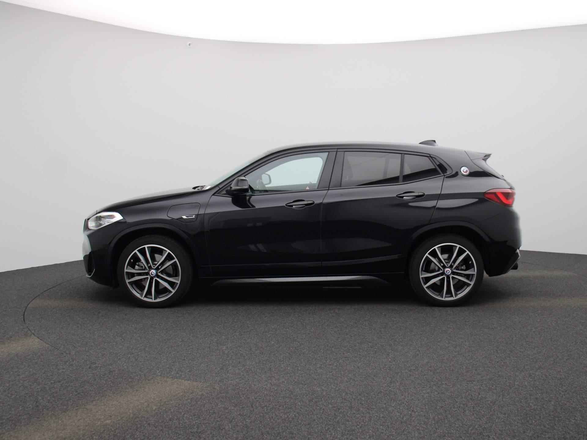 BMW X2 xDrive25e Business Edition Plus | PLUG-IN | HEAD-UP DISPLAY | STOELVERWARMING | ELEKTRISCHE BESTUURDERSSTOEL MET GEHEUGEN | ELEKTRISCHE ACHTERKLEP | CAMERA | PARKEERSENSOREN | CLIMATE CONTROL | KEYLESS ENTRY + START | - 10/48