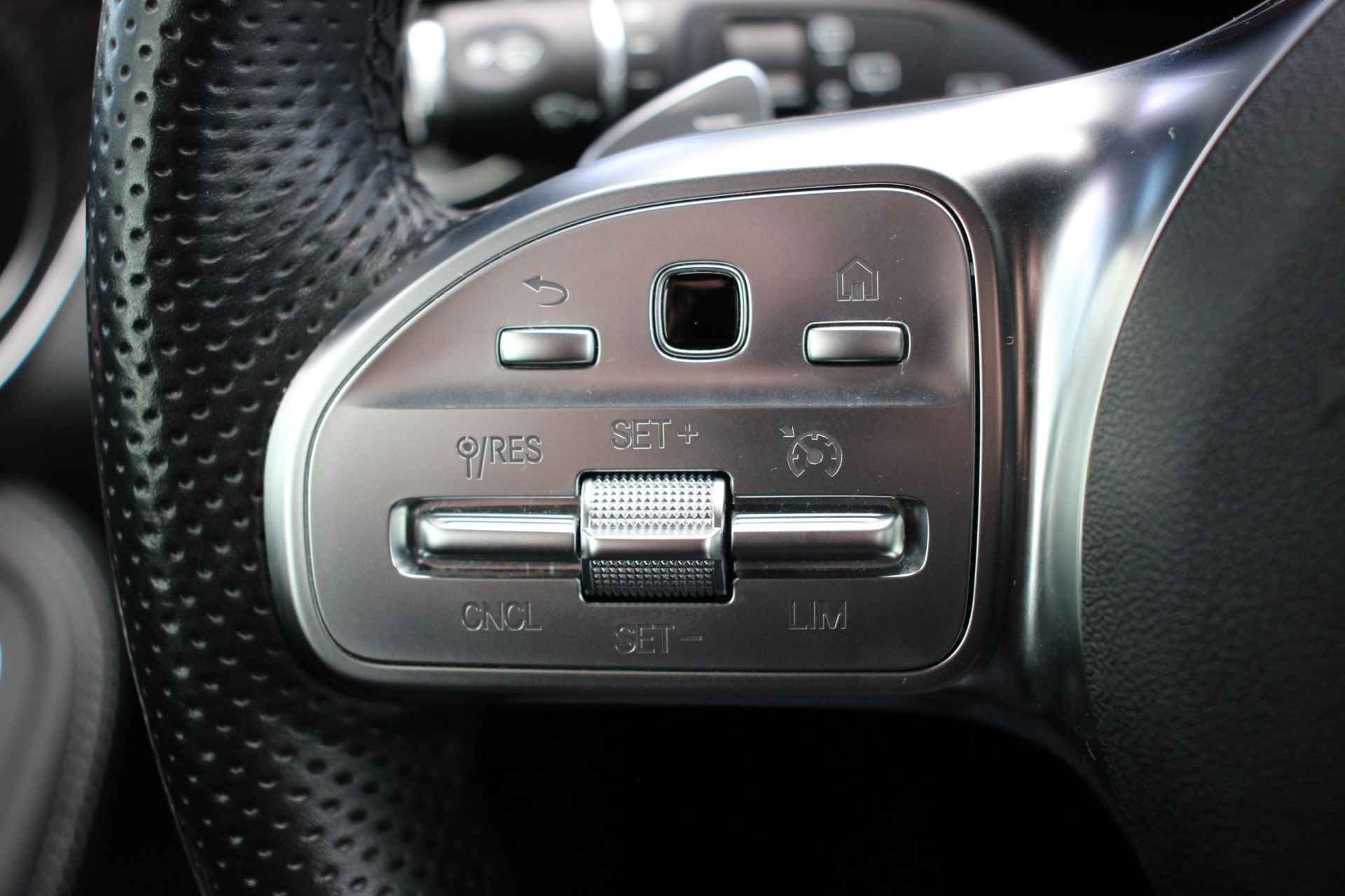 Mercedes-Benz GLC 200 4MATIC Premium Plus AMG | VC | Sfeerverlichting | 20'' - 21/38