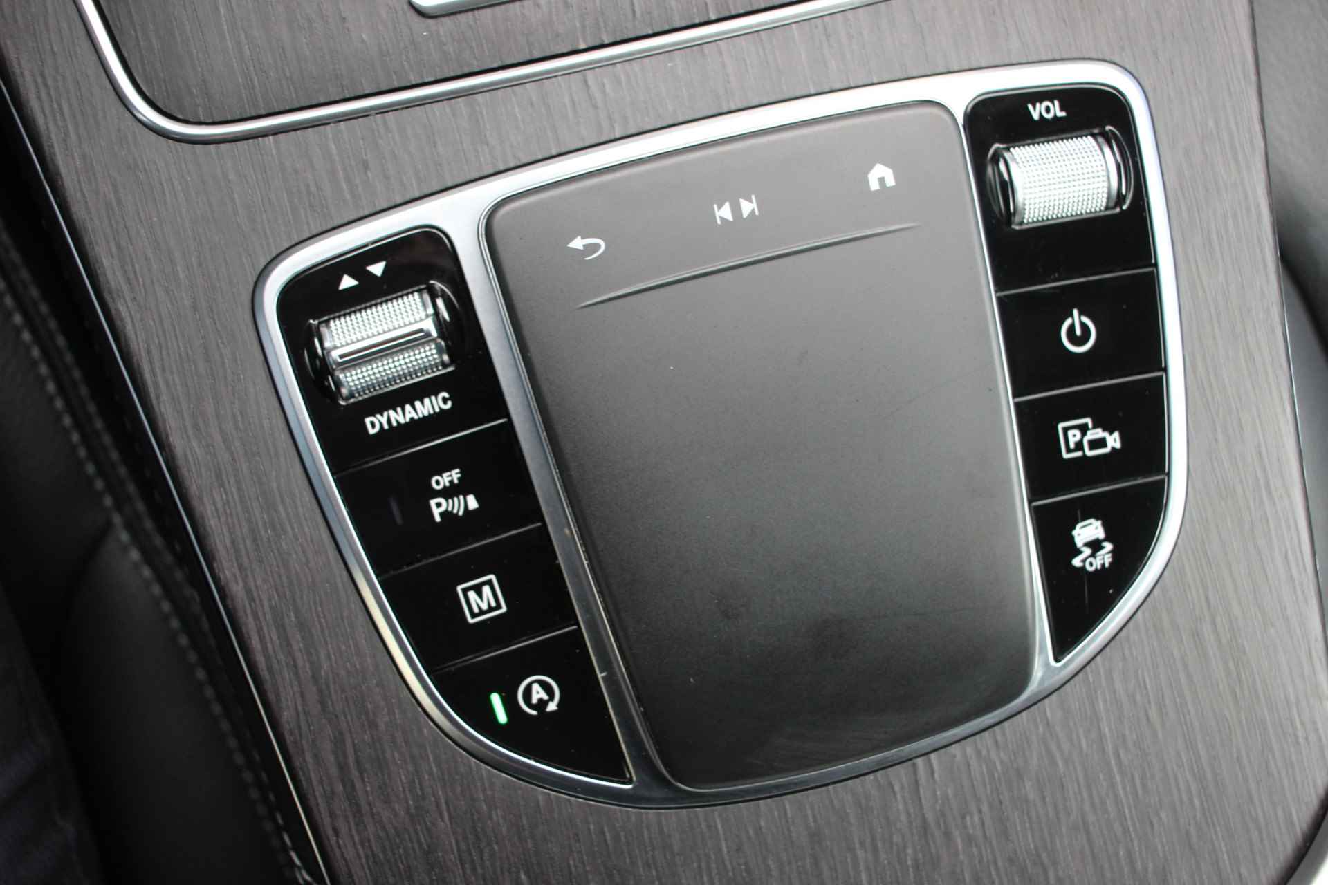 Mercedes-Benz GLC 200 4MATIC Premium Plus AMG | VC | Sfeerverlichting | 20'' - 24/38