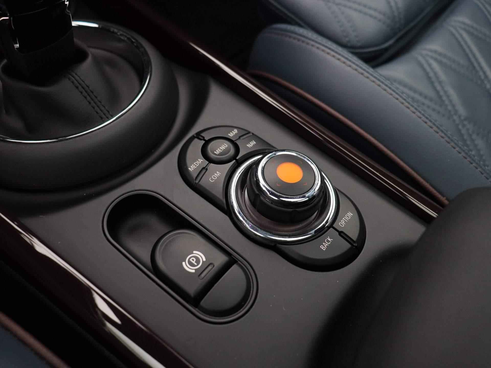 Mini Mini Clubman 2.0 Cooper S Knightsbridge Edition | Panoramadak | Automaat | Cruise Control | Navigatie | Stoelverwarming | - 22/44