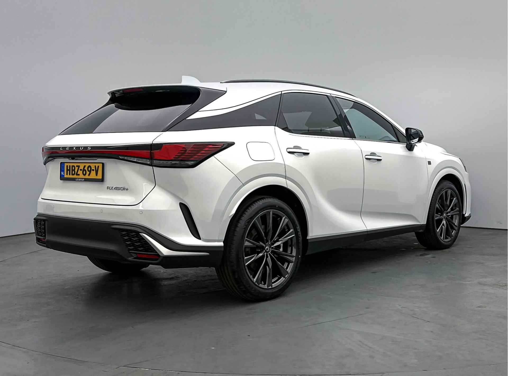 Lexus RX 450+ F Sport Design Plug In Limited | Navigatie | 360 Camera | Panoramadak | LM velgen | Dodehoek Ass. | Parkeersensoren | Stoel en stuurwiel verwarmd | - 3/54