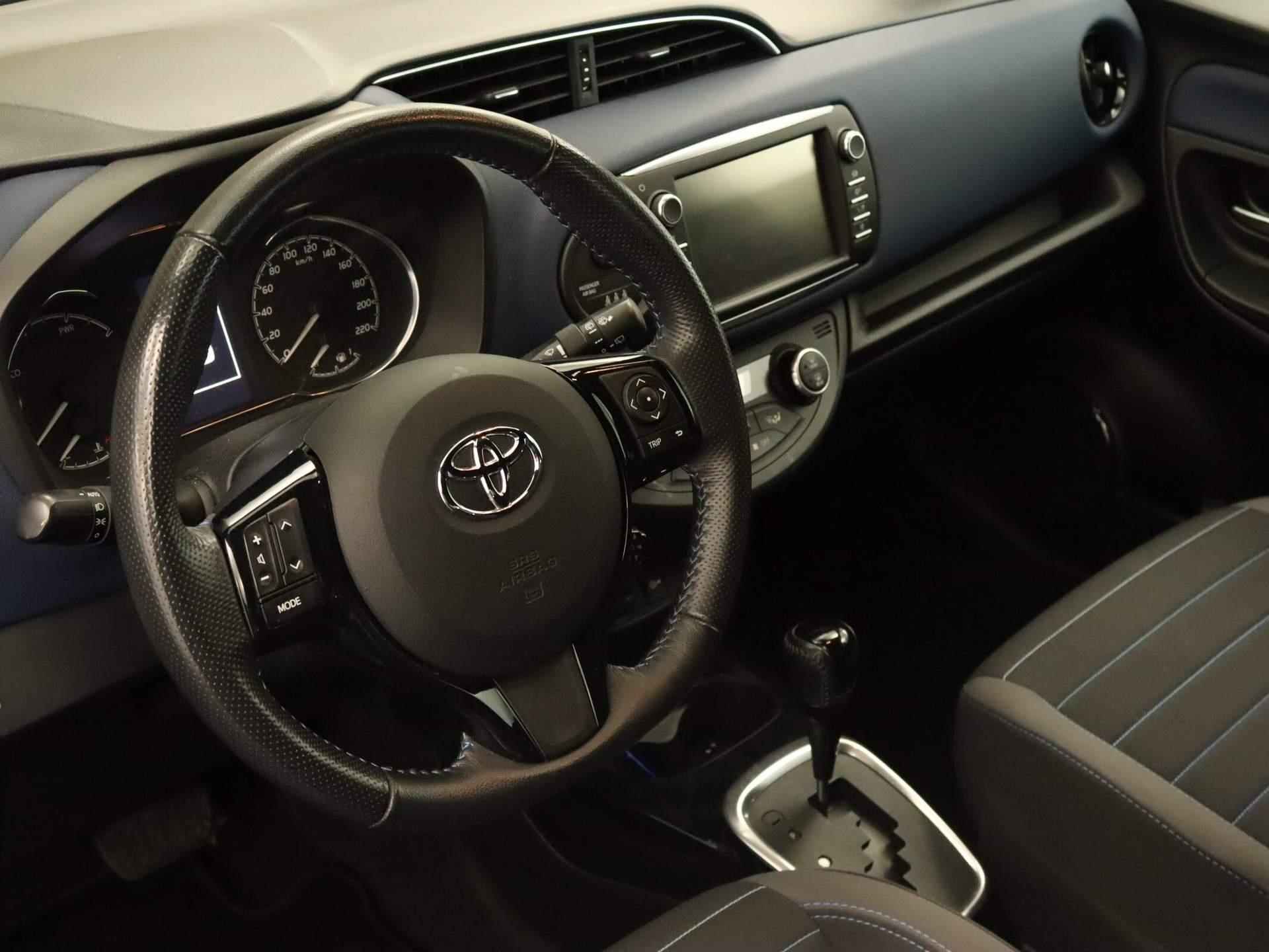 Toyota Yaris 1.5 Hybrid Bi-Tone - NAVIGATIE - BI-TONE - CRUISE CONTROL - ACHTERUITRIJ CAMERA - CLIMATE CONTROL - 3/33