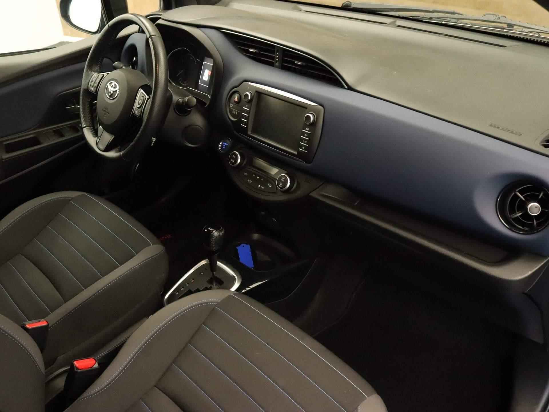 Toyota Yaris 1.5 Hybrid Bi-Tone - NAVIGATIE - BI-TONE - CRUISE CONTROL - ACHTERUITRIJ CAMERA - CLIMATE CONTROL - 5/33