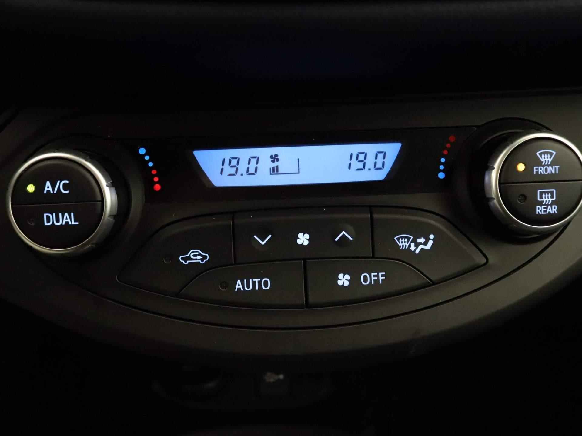 Toyota Yaris 1.5 Hybrid Bi-Tone - NAVIGATIE - BI-TONE - CRUISE CONTROL - ACHTERUITRIJ CAMERA - CLIMATE CONTROL - 24/33
