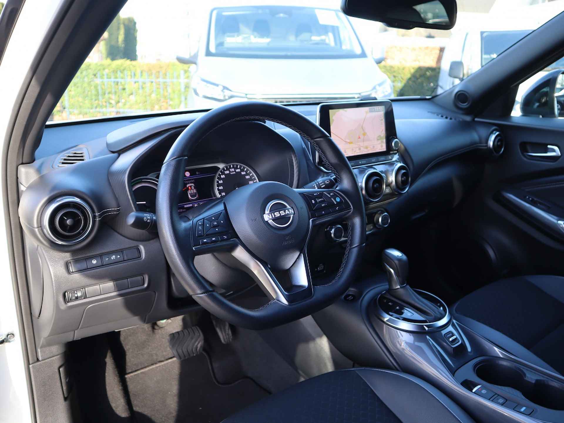 Nissan Juke 1.6 Hybrid N-Design / Navigatie / Adaptieve Cruise / 360° Camera - 17/32