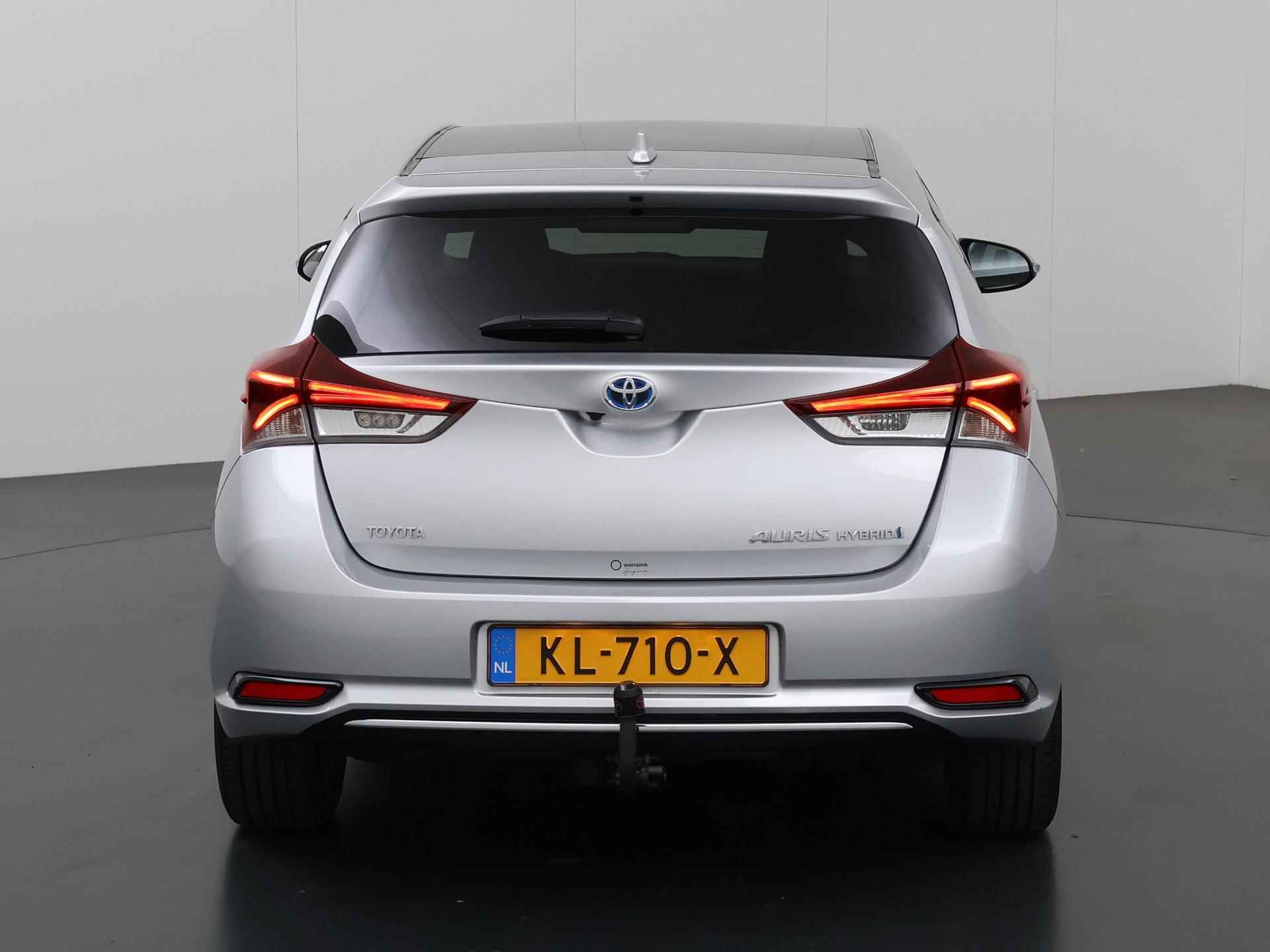 Toyota Auris 1.8 Hybrid Trend | Trekhaak | Panoramadak | Navigatie | Keyless Go | Cruise Control | Parkeercamera | - 5/43