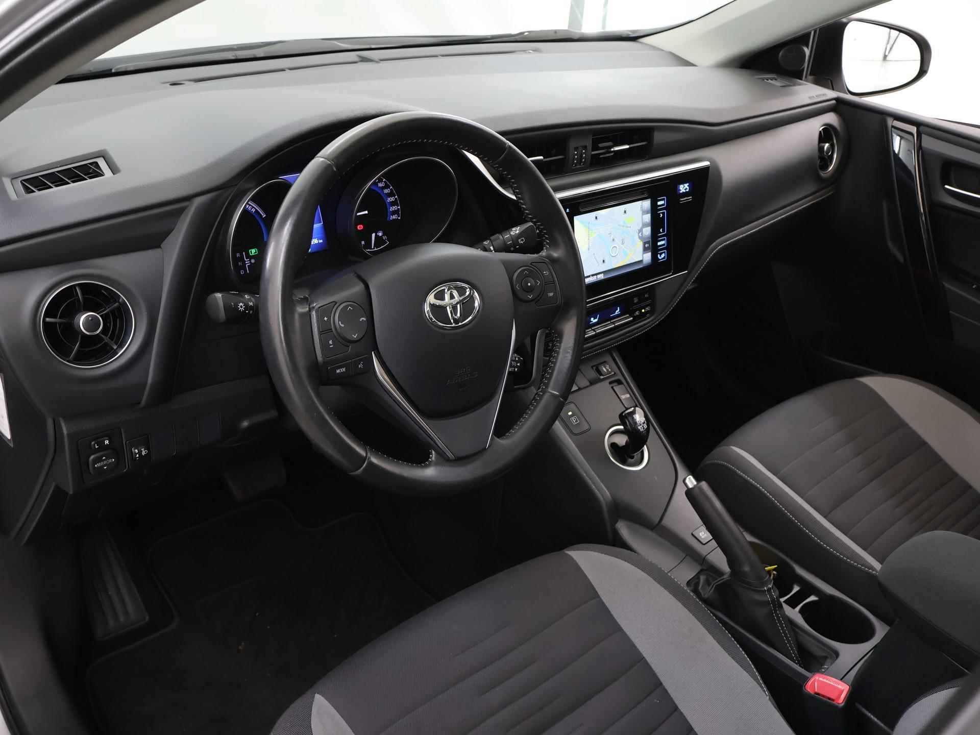 Toyota Auris 1.8 Hybrid Trend | Trekhaak | Panoramadak | Navigatie | Keyless Go | Cruise Control | Parkeercamera | - 8/43