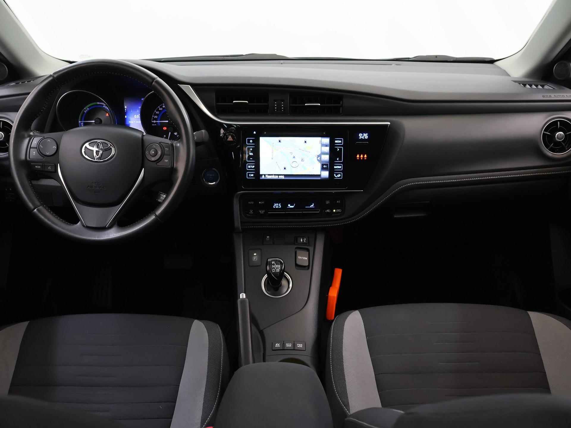 Toyota Auris 1.8 Hybrid Trend | Trekhaak | Panoramadak | Navigatie | Keyless Go | Cruise Control | Parkeercamera | - 9/43