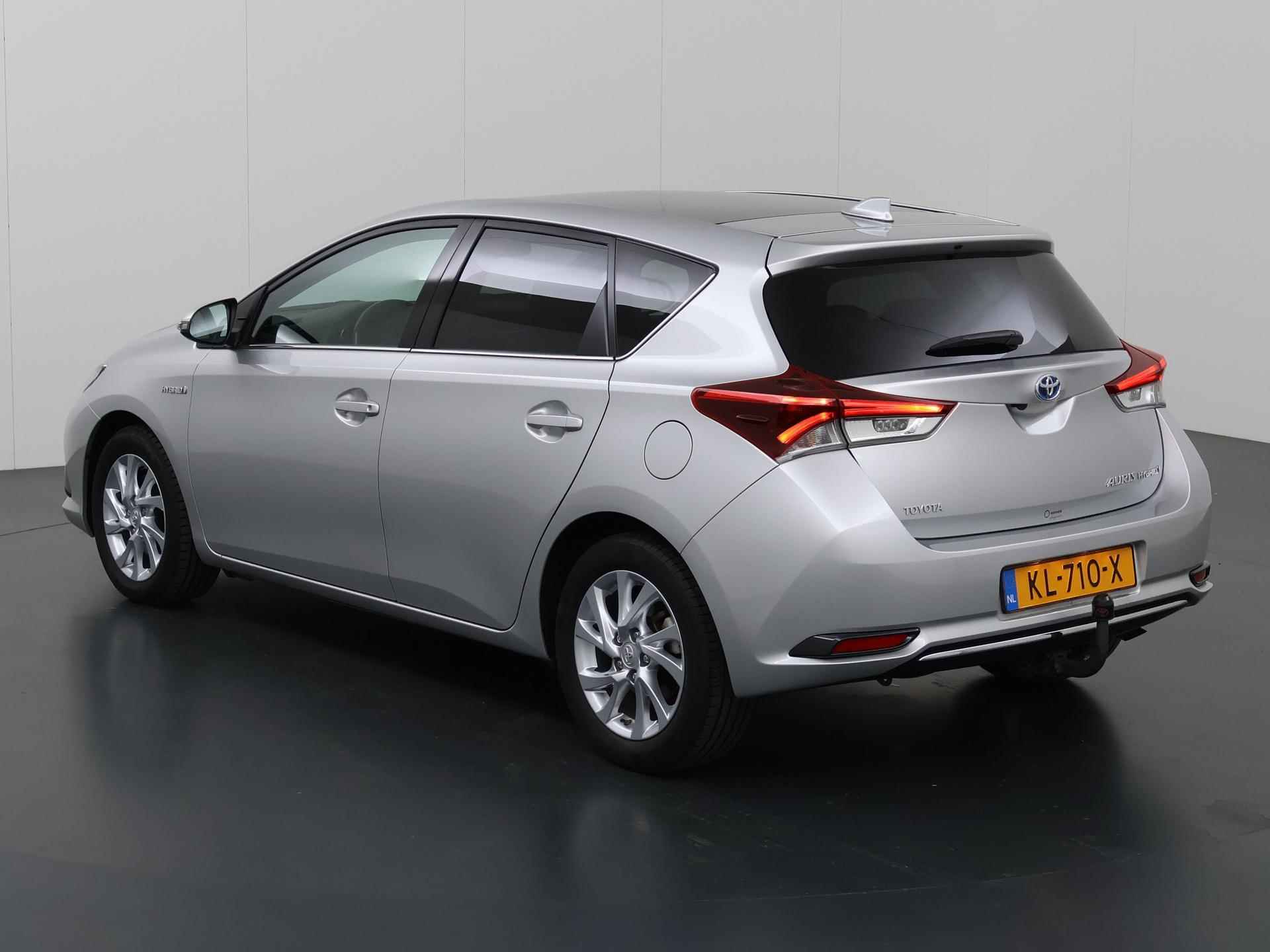 Toyota Auris 1.8 Hybrid Trend | Trekhaak | Panoramadak | Navigatie | Keyless Go | Cruise Control | Parkeercamera | - 23/43