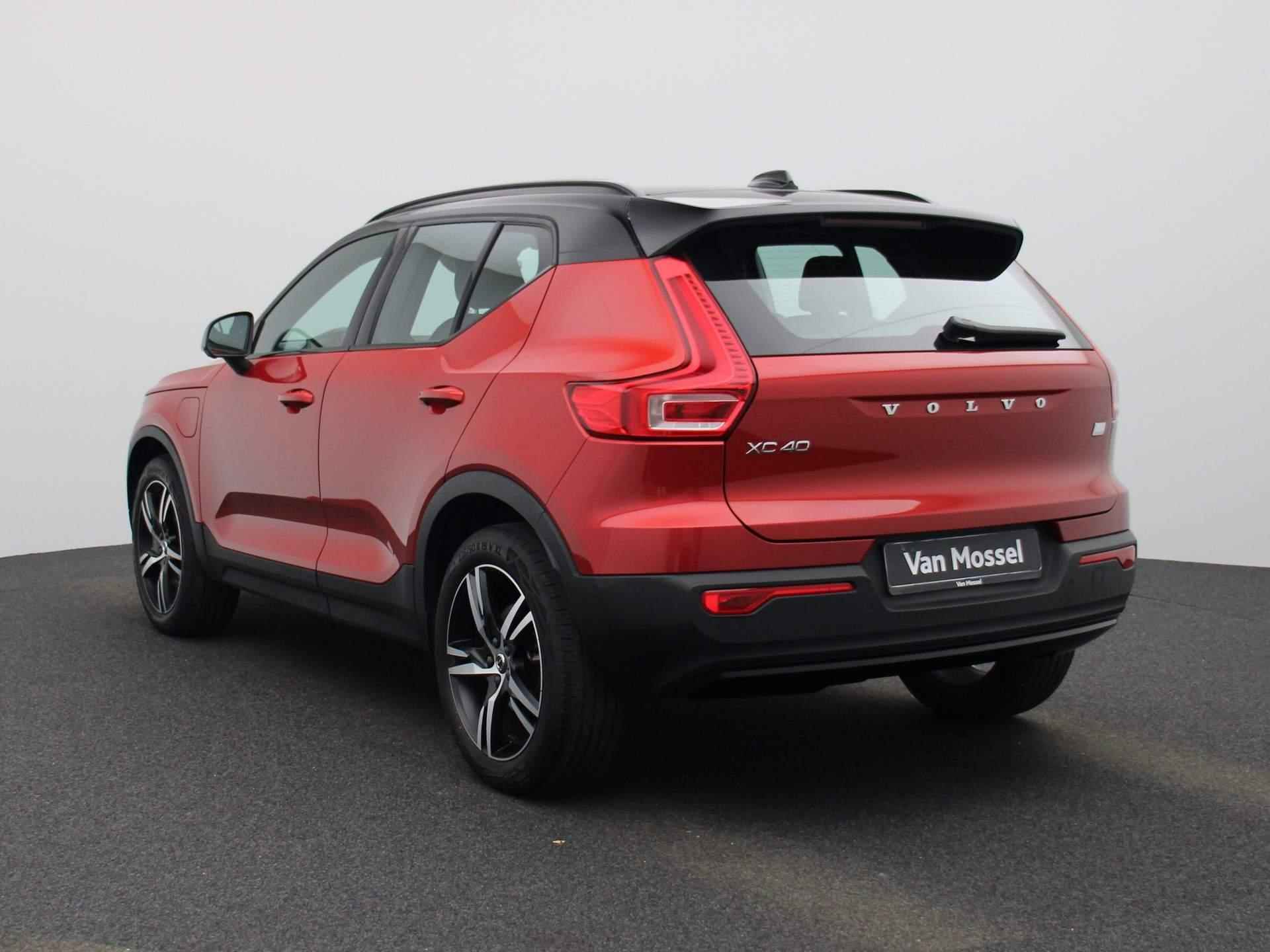 Volvo XC40 1.5 T5 Recharge R-Design | Automaat | Navigatie | Stoel\Stuur verwarming | Camera | Virtual cockpit | Elec. kofferklep | Climate control | Harman Kardon | Apple carplay - 2/42