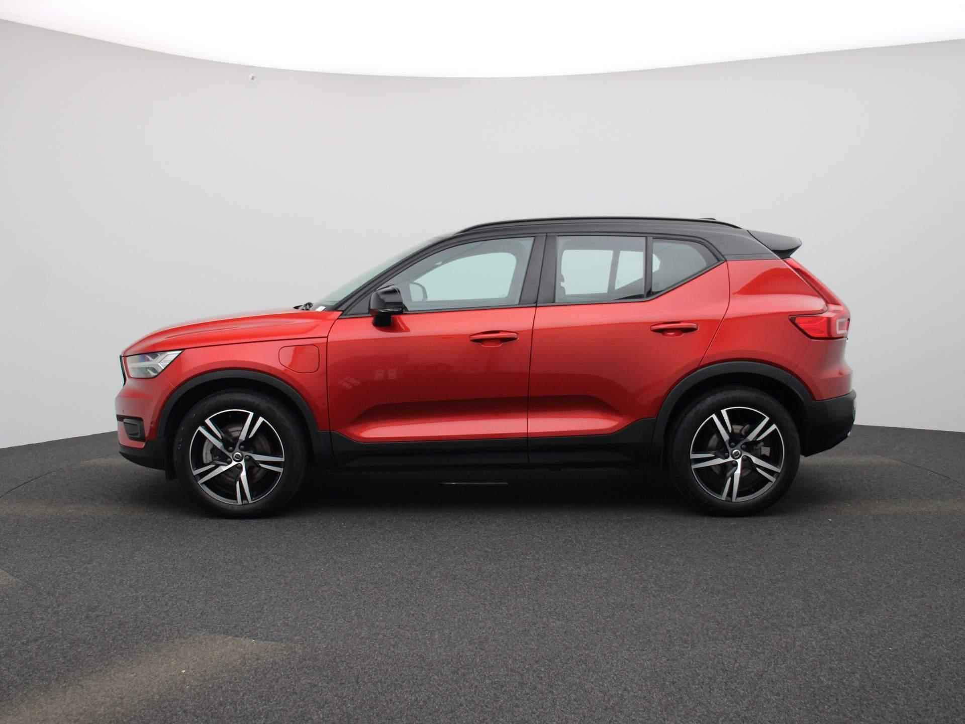 Volvo XC40 1.5 T5 Recharge R-Design | Automaat | Navigatie | Stoel\Stuur verwarming | Camera | Virtual cockpit | Elec. kofferklep | Climate control | Harman Kardon | Apple carplay - 4/42